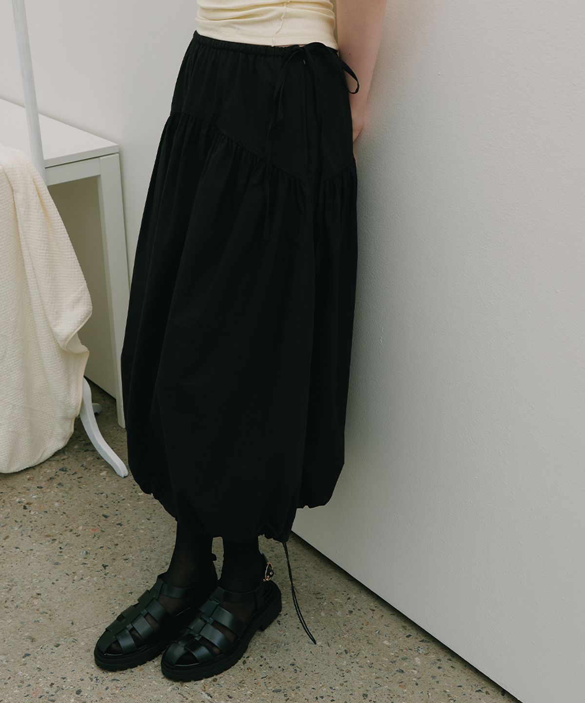 320쇼룸(320SHOWROOM) Shirring volume Stopper Skirt Black