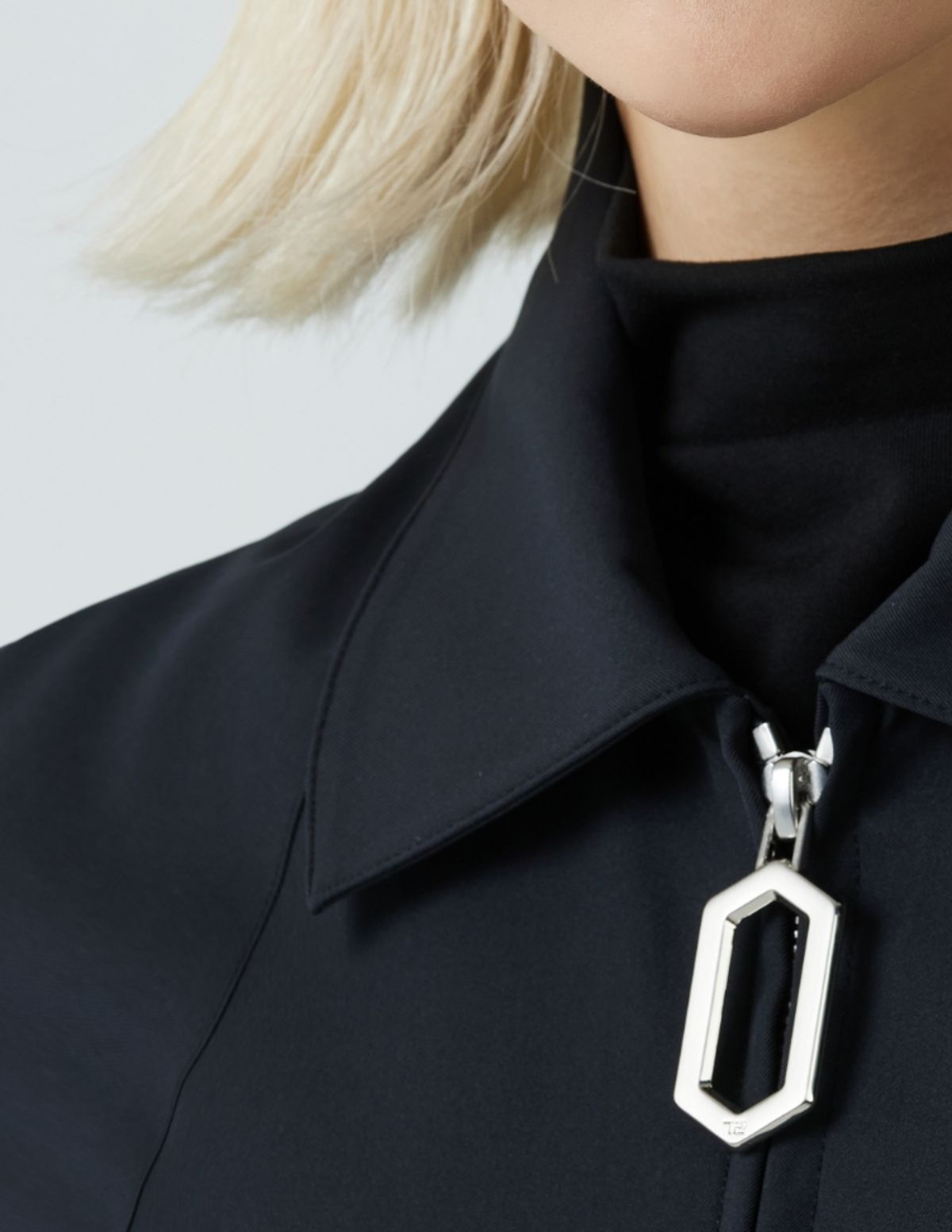칠씨비(CHILLSEABEE) [CARA]Two way zipped collar jacket.