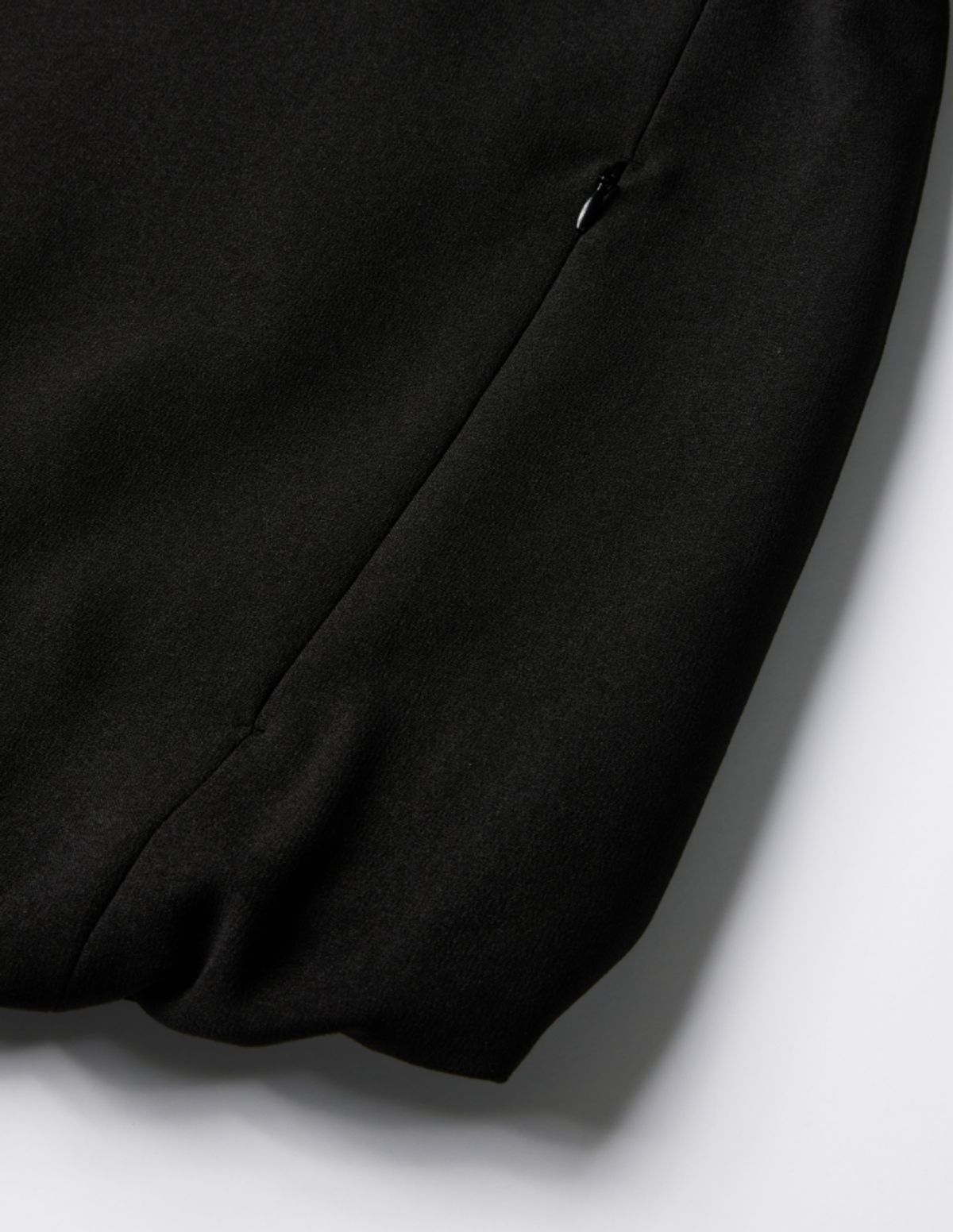 칠씨비(CHILLSEABEE) [TROPS]Two way zipped collar jacket.
