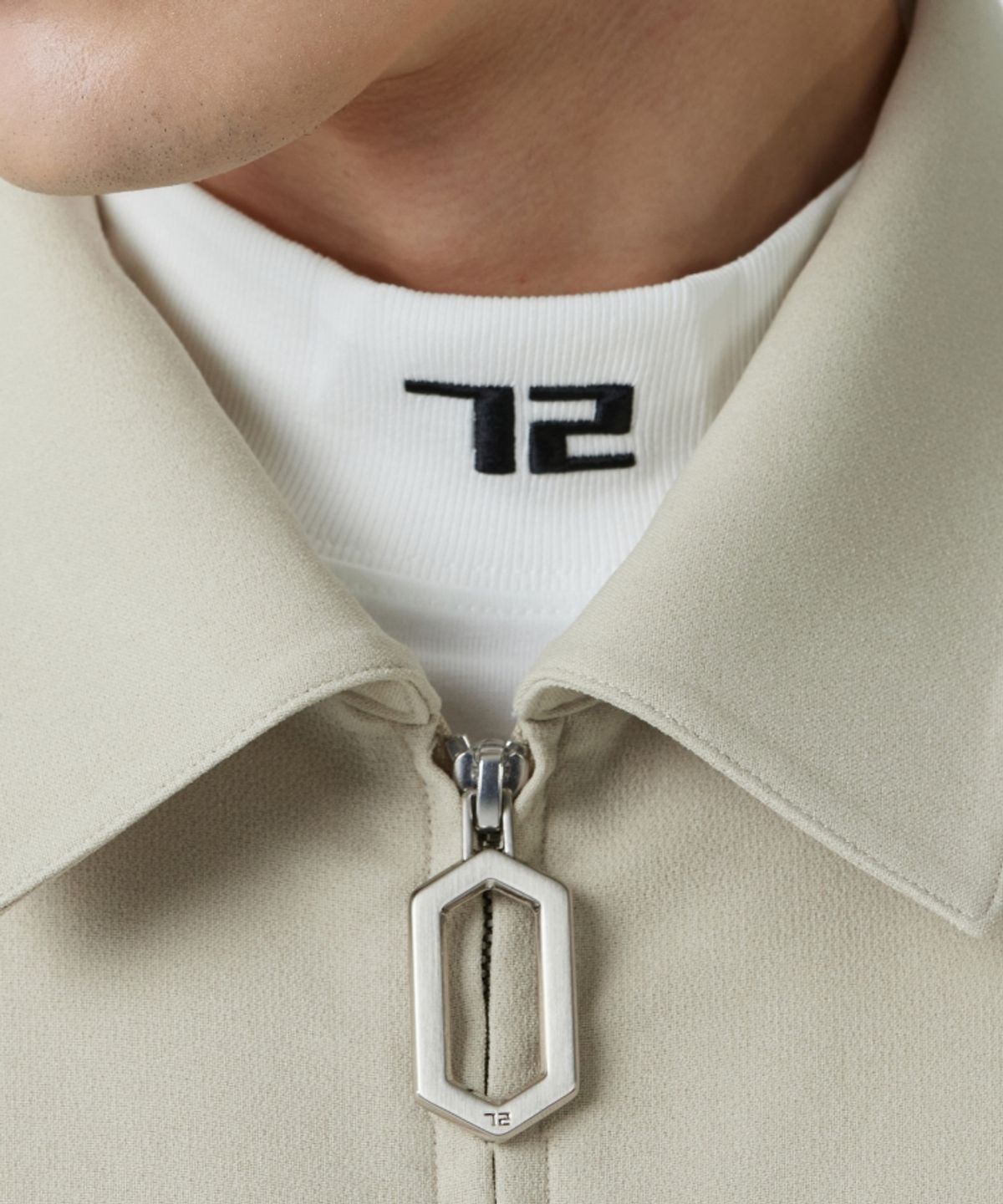 칠씨비(CHILLSEABEE) [TROPS]Two way zipped collar jacket.