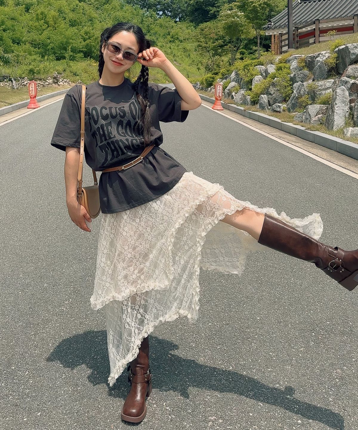 낫띵이즈베럴댄미(NOTHINGISBETTERTHANME) GEOMETRY LETTERING TEE_charcoal