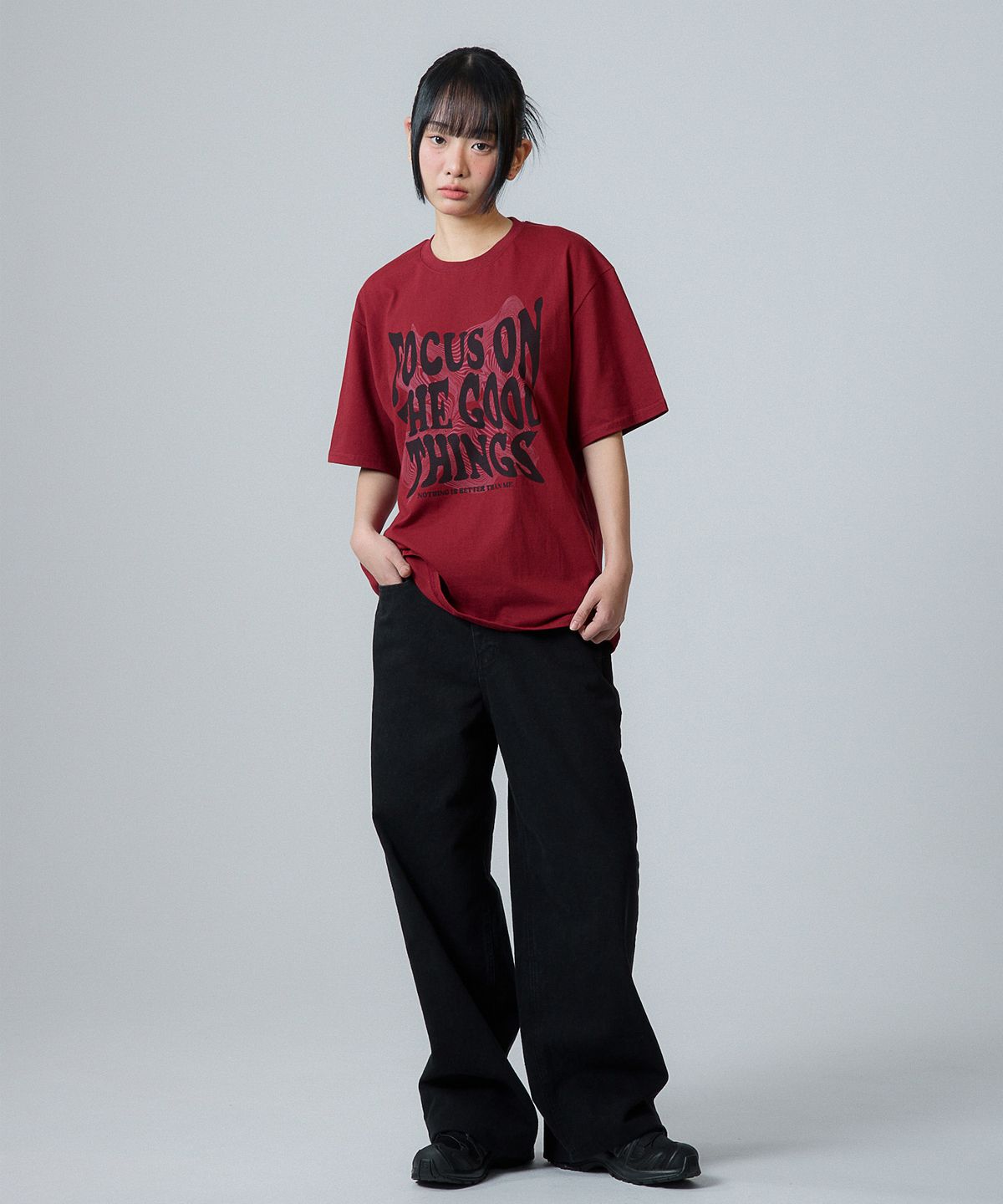 낫띵이즈베럴댄미(NOTHINGISBETTERTHANME) GEOMETRY LETTERING TEE_burgundy