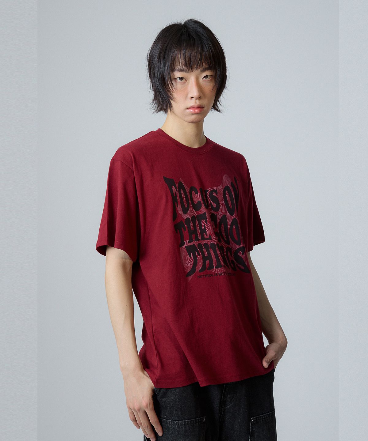 낫띵이즈베럴댄미(NOTHINGISBETTERTHANME) GEOMETRY LETTERING TEE_burgundy