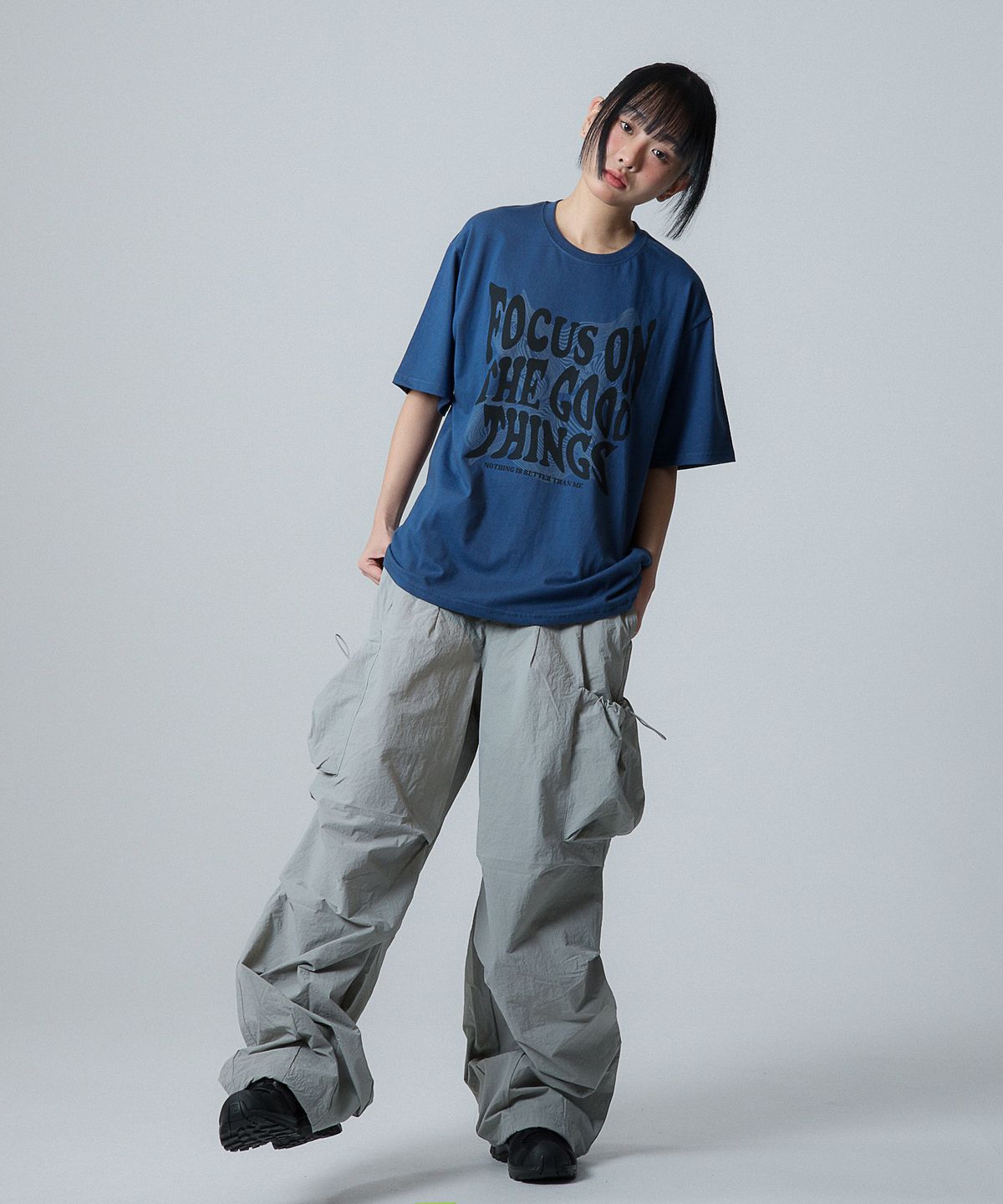 낫띵이즈베럴댄미(NOTHINGISBETTERTHANME) GEOMETRY LETTERING TEE_deep blue