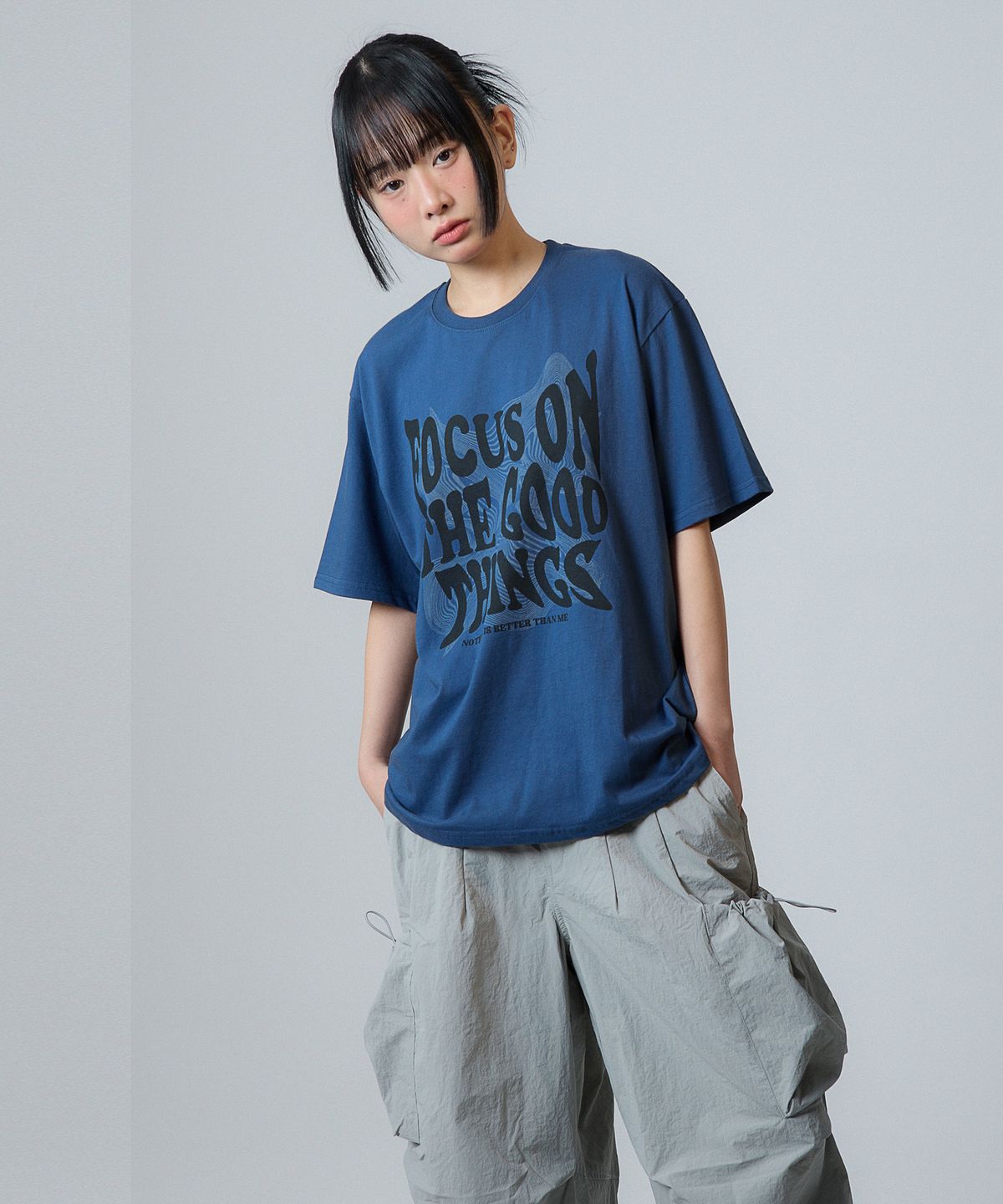 낫띵이즈베럴댄미(NOTHINGISBETTERTHANME) GEOMETRY LETTERING TEE_deep blue