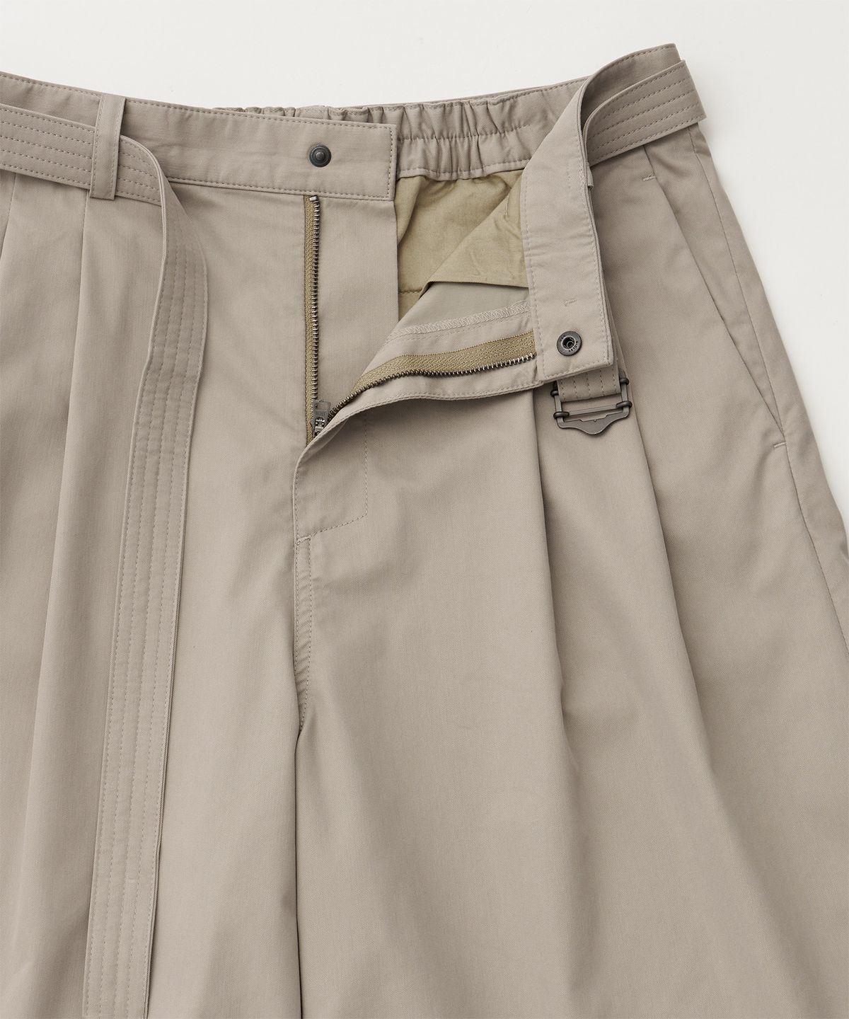 어나더 오피스(ANOTHER OFFICE) Hemingway Bermuda Pants (Universal-Khaki)