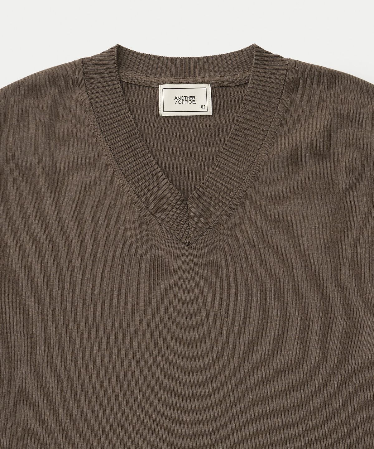 어나더 오피스(ANOTHER OFFICE) Current Silk V-neck Knit (Mild Brown)