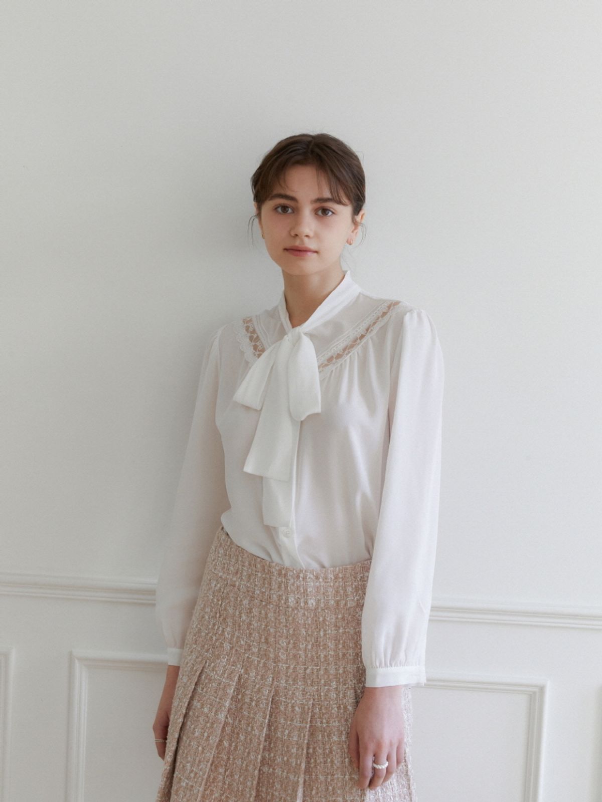 나루강(NARU KANG) White Lace tie blouse