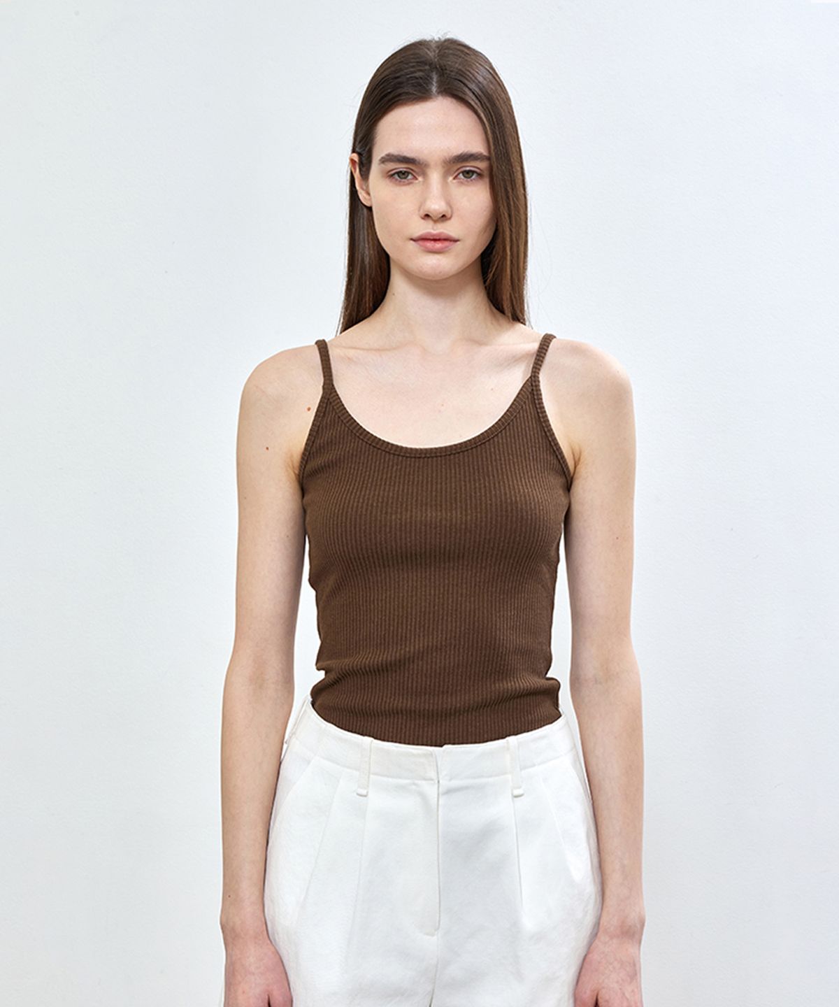 노티아(NOTIA) SLIM STRETCH SLEEVELESS TOP - BROWN