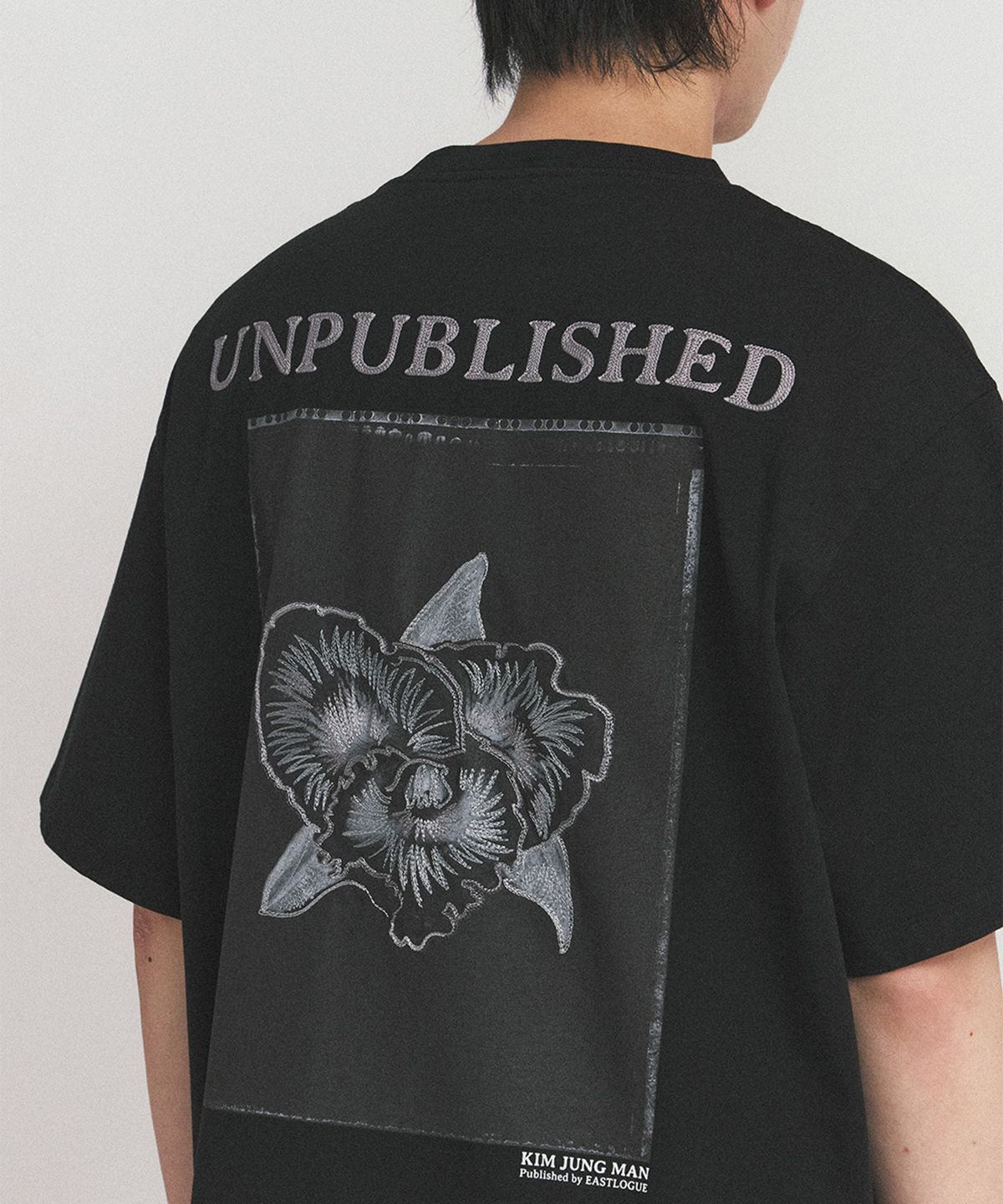 이스트로그(EASTLOGUE) BLOSSOMING EMBROIDERED T-SHIRT_BLACK