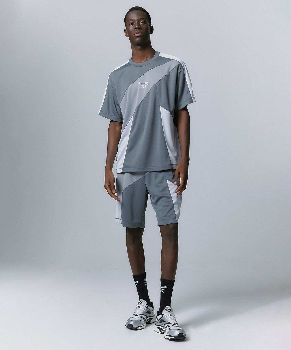 리복(REEBOK) 패널드 벡터 메쉬 쇼츠 - 그레이