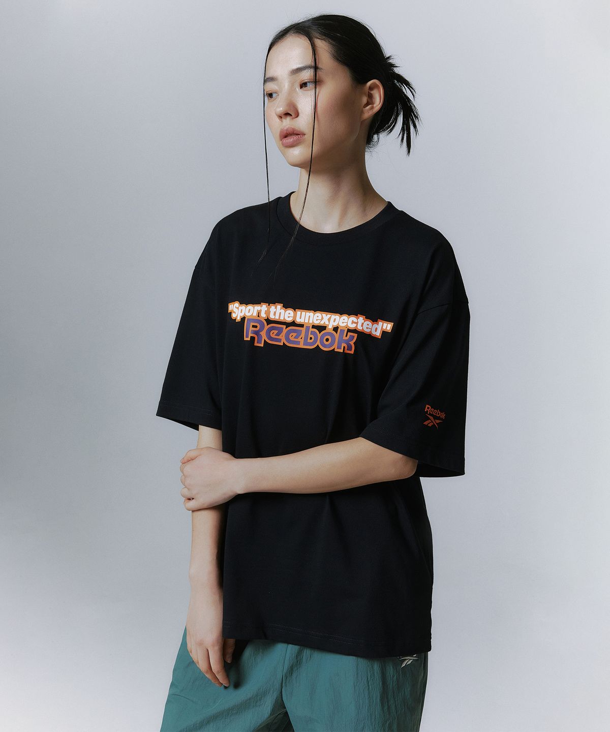 리복(REEBOK) TEAM SPORTS 그래픽 티셔츠 - 블랙