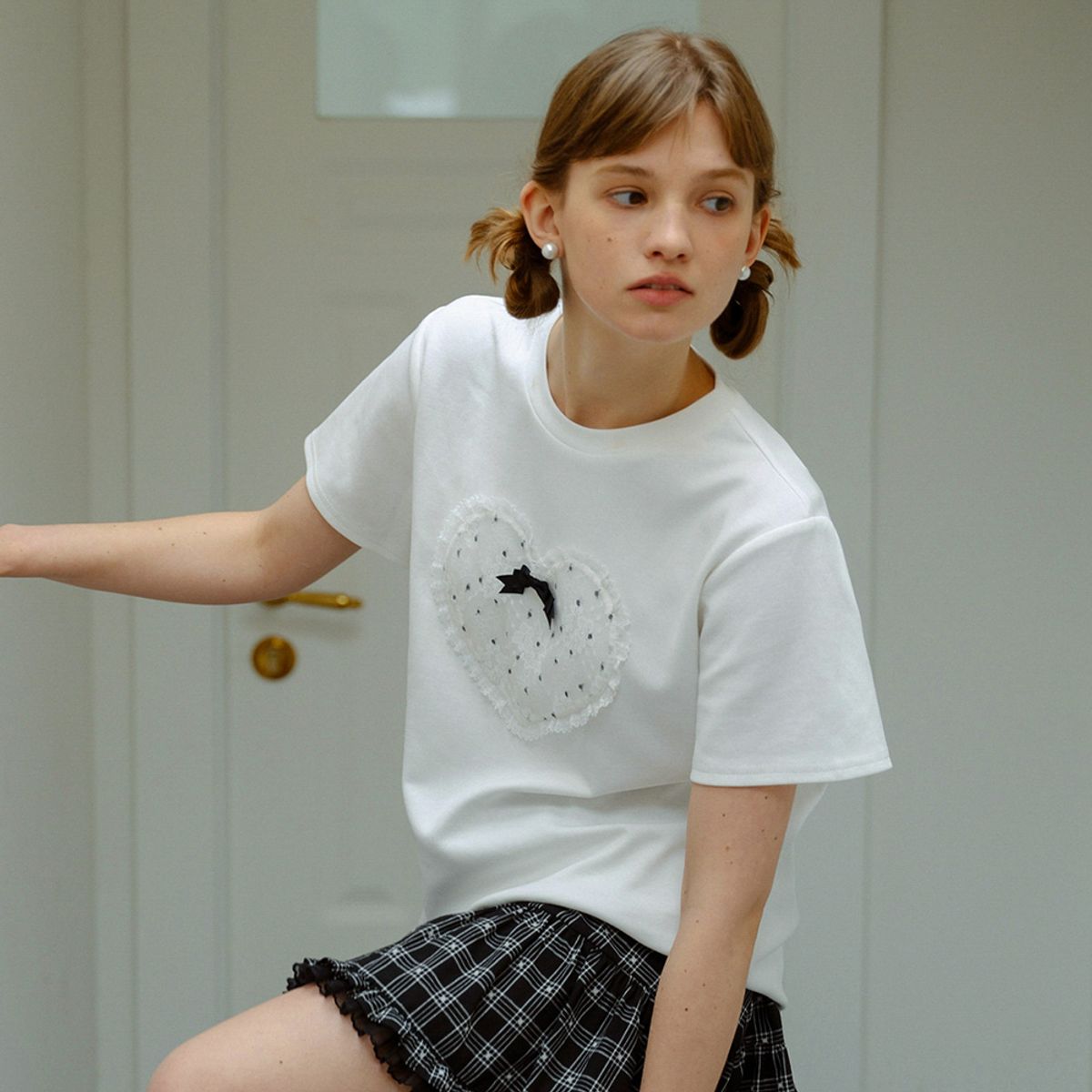 던드롭(DUNDROP) DD_Lace heart short sleeve top