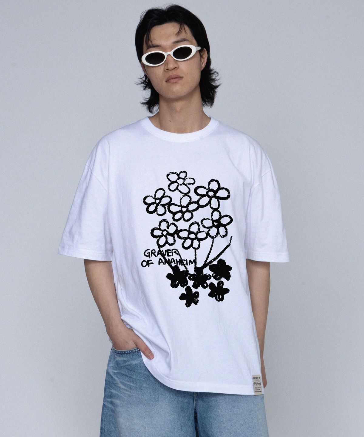 그레이버(GRAVER) [UNISEX]플라워 부케 드로잉 반팔티_화이트