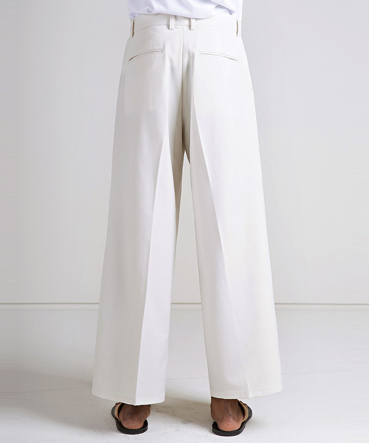 스트라이크(STRIKE) Roomy Breezy Relaxed Trousers (CREAM)