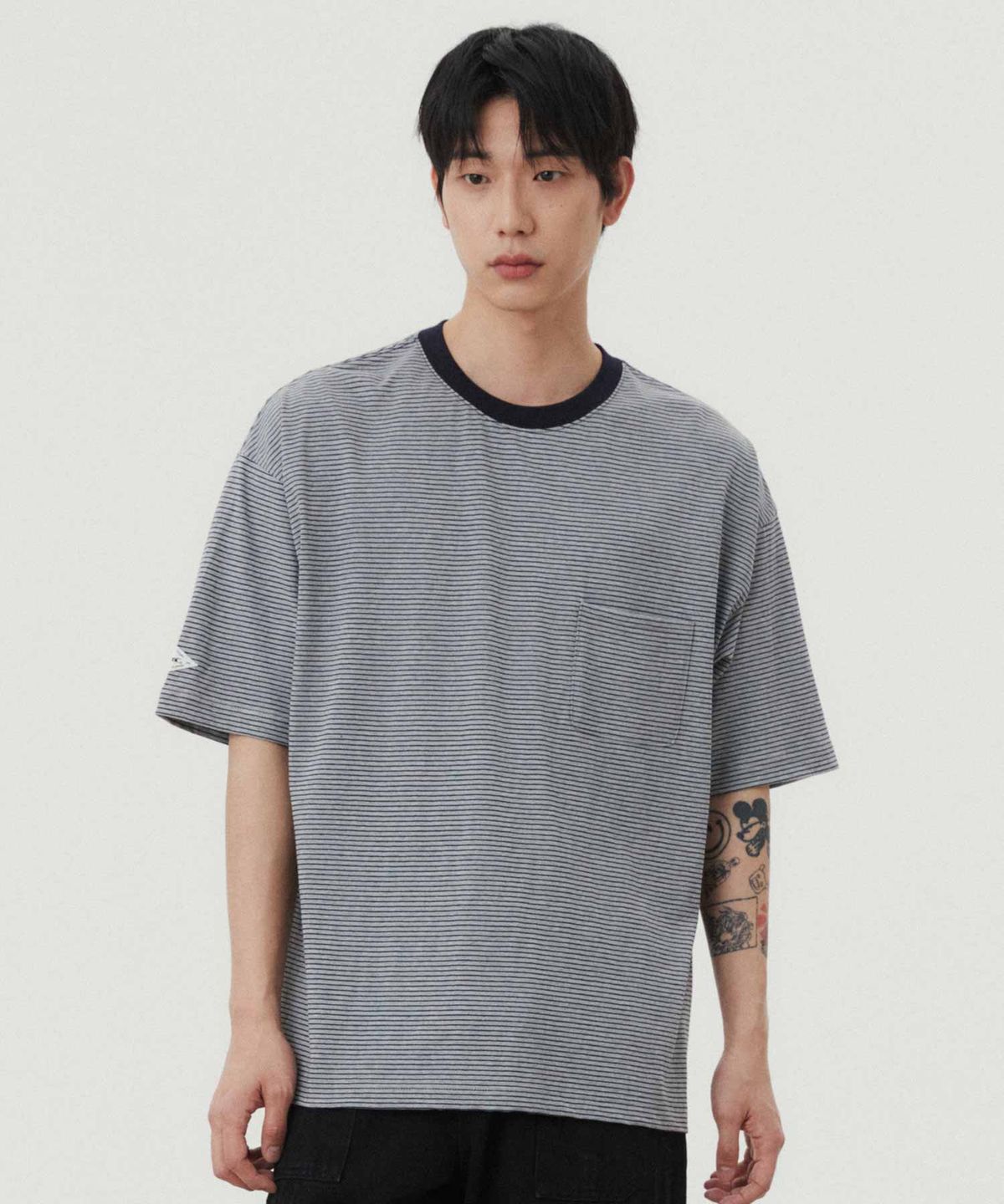 더블유엠씨(WMC) 스트라이프 포켓 반팔티셔츠_GREY