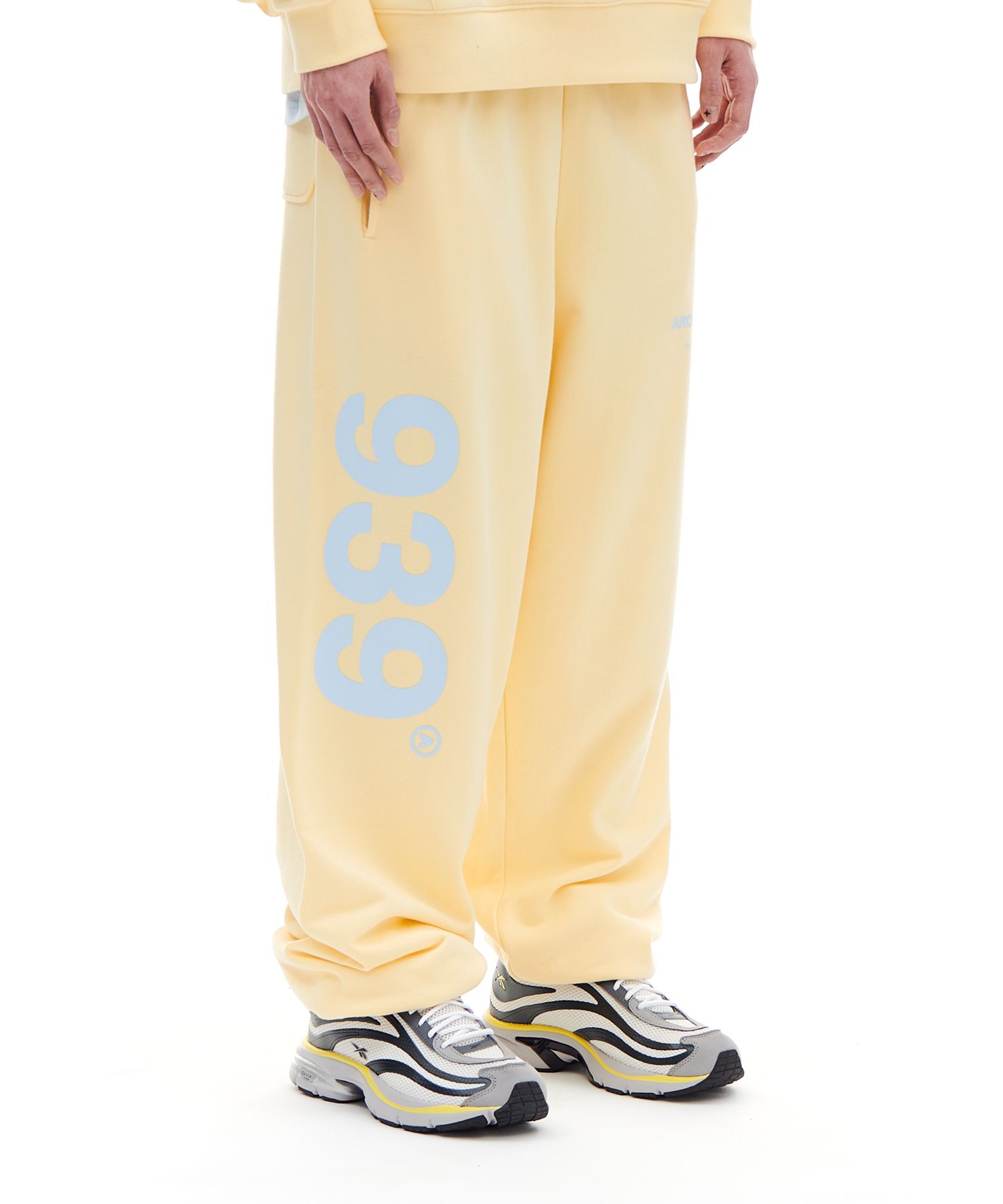 MUSINSA | ARCHIVE BOLD 939 LOGO SWEAT PANTS (LEMON)