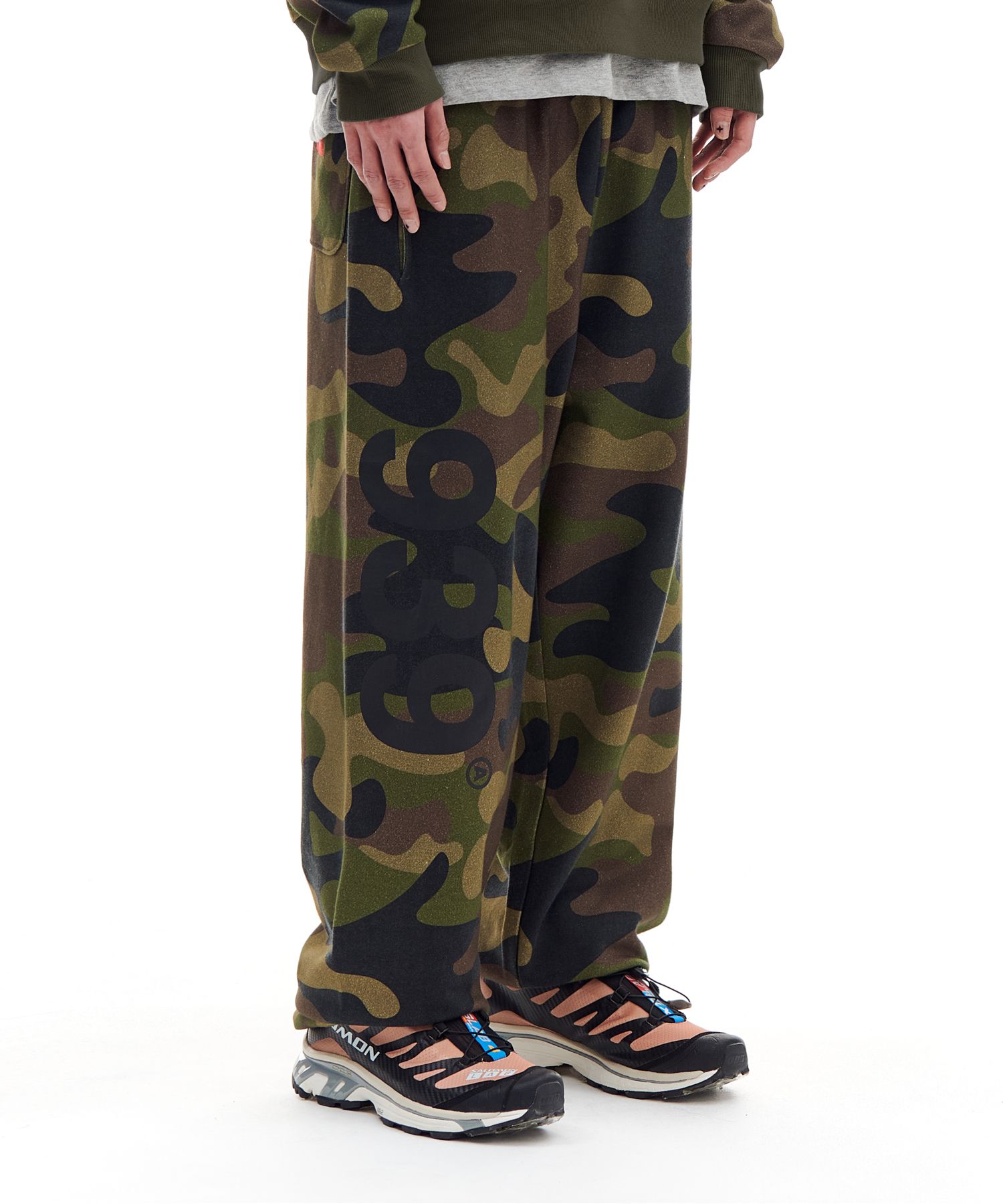 MUSINSA公式 | ARCHIVE BOLD 939 LOGO SWEAT PANTS (CAMO)