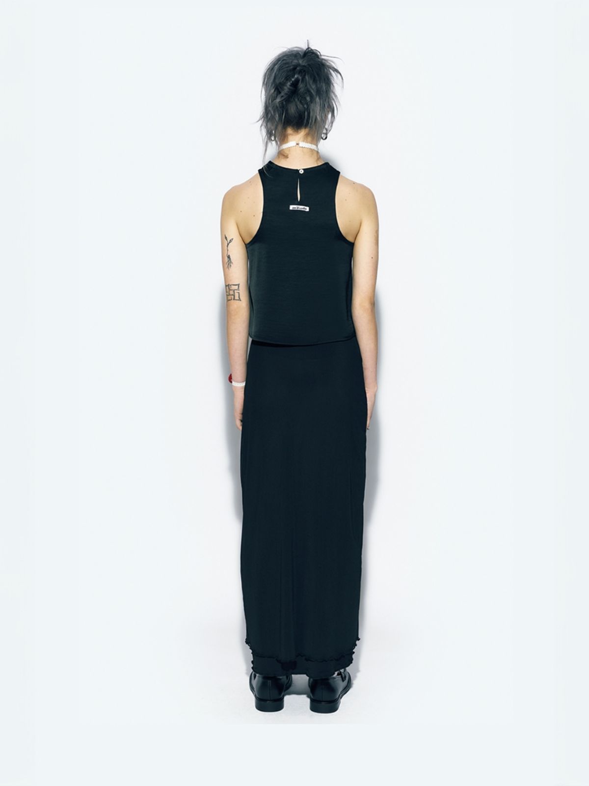 에즈이프 캘리(ASIF CALIE) RIBBON OPEN SLEEVELESS BLOUSE BLACK