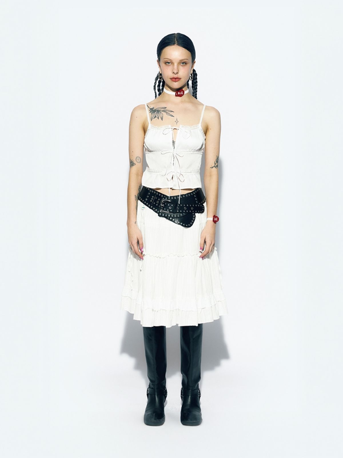 에즈이프 캘리(ASIF CALIE) FLOWER RUFFLE SLEEVELESS BLOUSE WHITE
