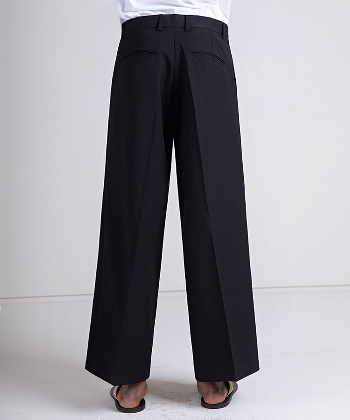 스트라이크(STRIKE) Roomy Breezy Relaxed Trousers (BLACK)