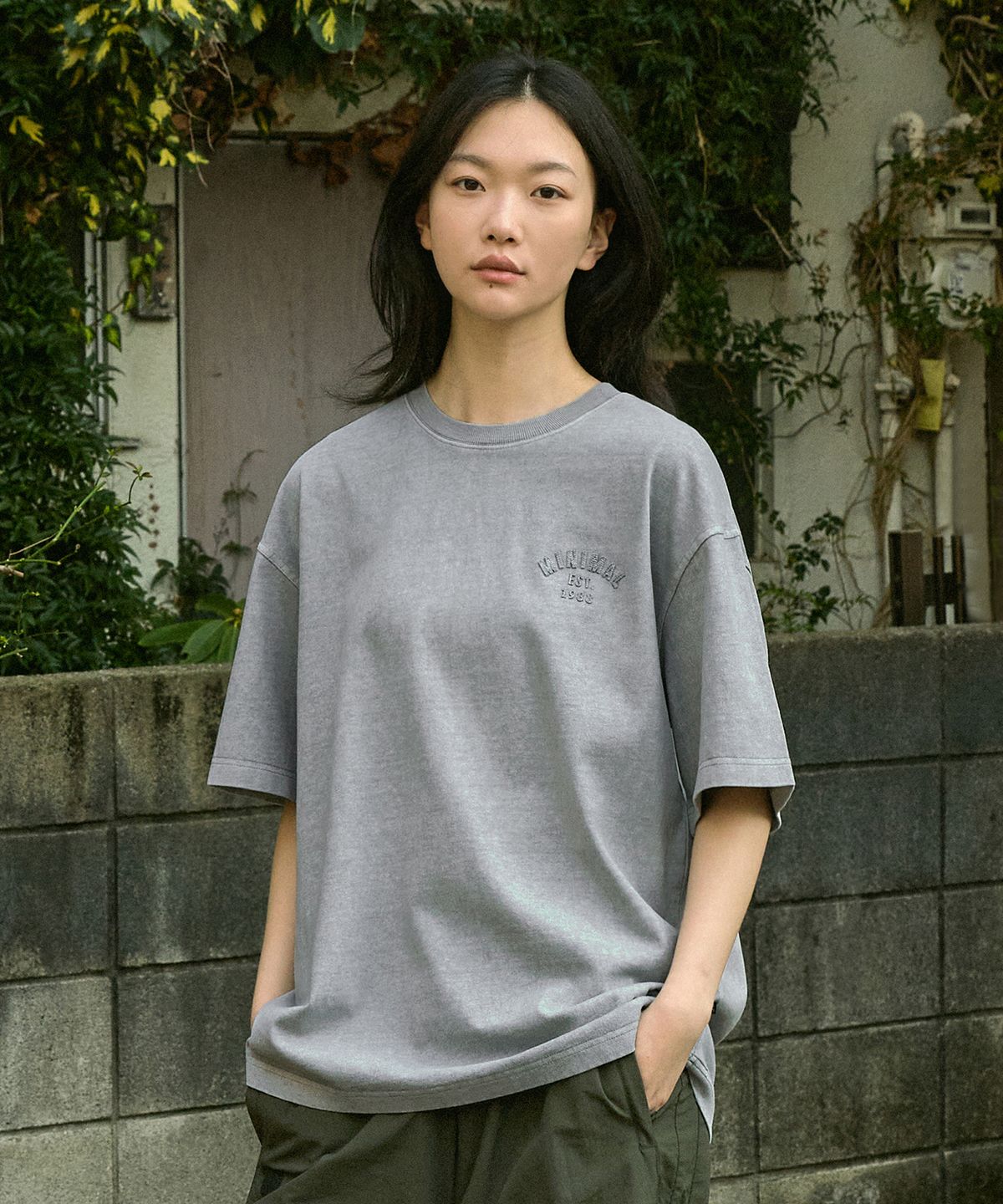 미니멀프로젝트(MINIMALPROJECT) 미니멀 에플리케 아치로고 피그먼트  반팔티셔츠 MST158 [LIGHTGRAY]