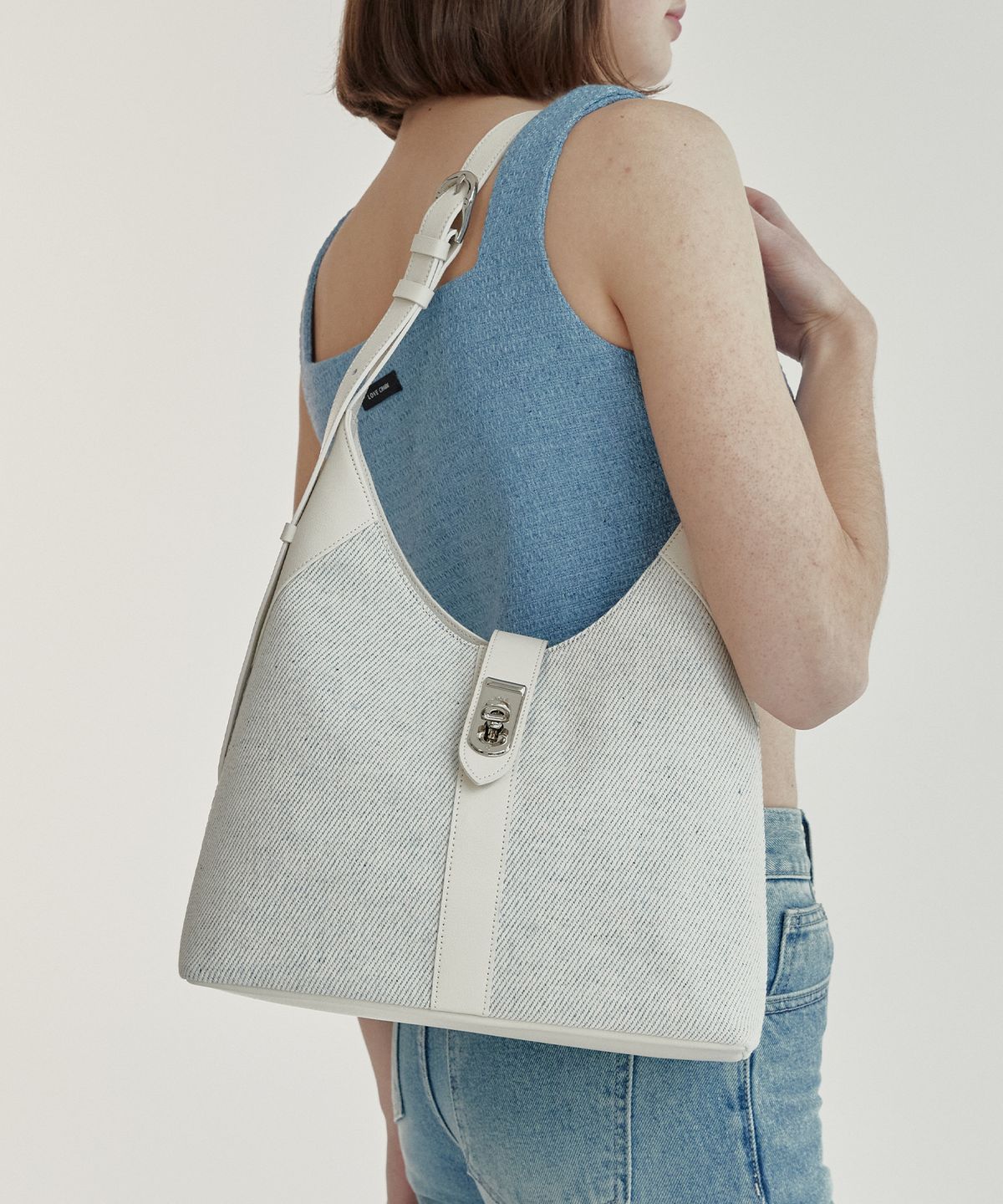 러브참(LOVECHARM) 레브 호보백_리블루 아이보리