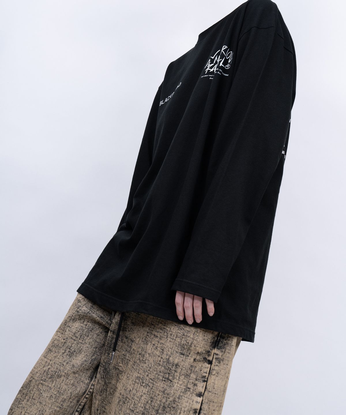 블랙블론드(BLACKBLOND) 비비디 레스컬 긴팔티 (블랙)