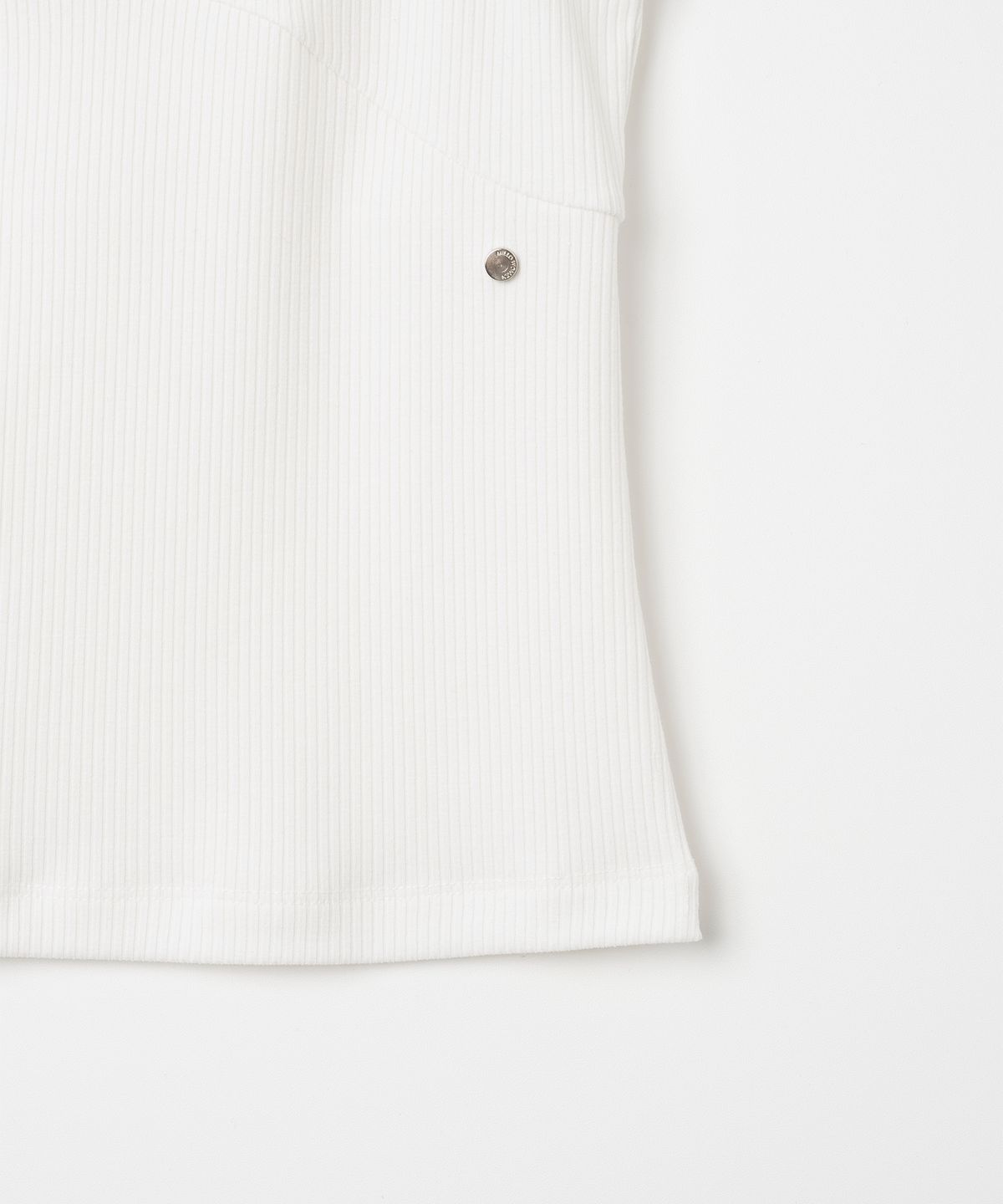 밀로 우먼(MILLO WOMEN) 심볼 슬리브리스 탑 [화이트]