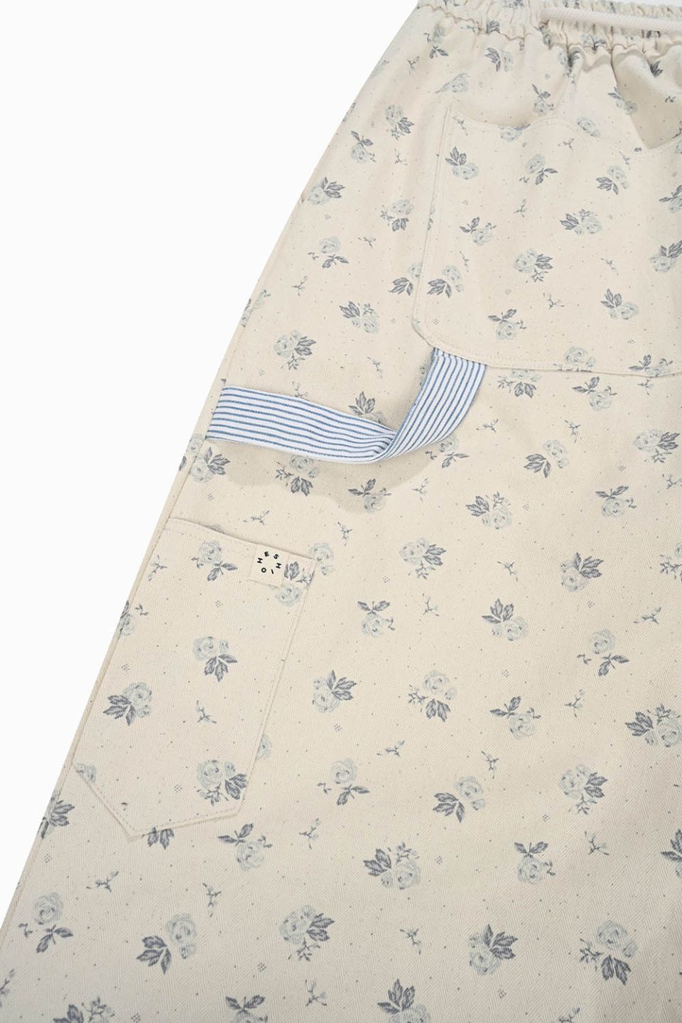 MUSINSA公式 | OHESHIO FLORAL CARPENTER PANTS, CREAM