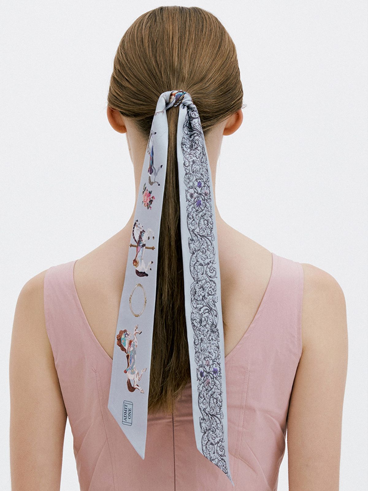 벤앤쿠(VENANDQU) Merry-go-round-Dove Grey Long Twilly Silk Scarf