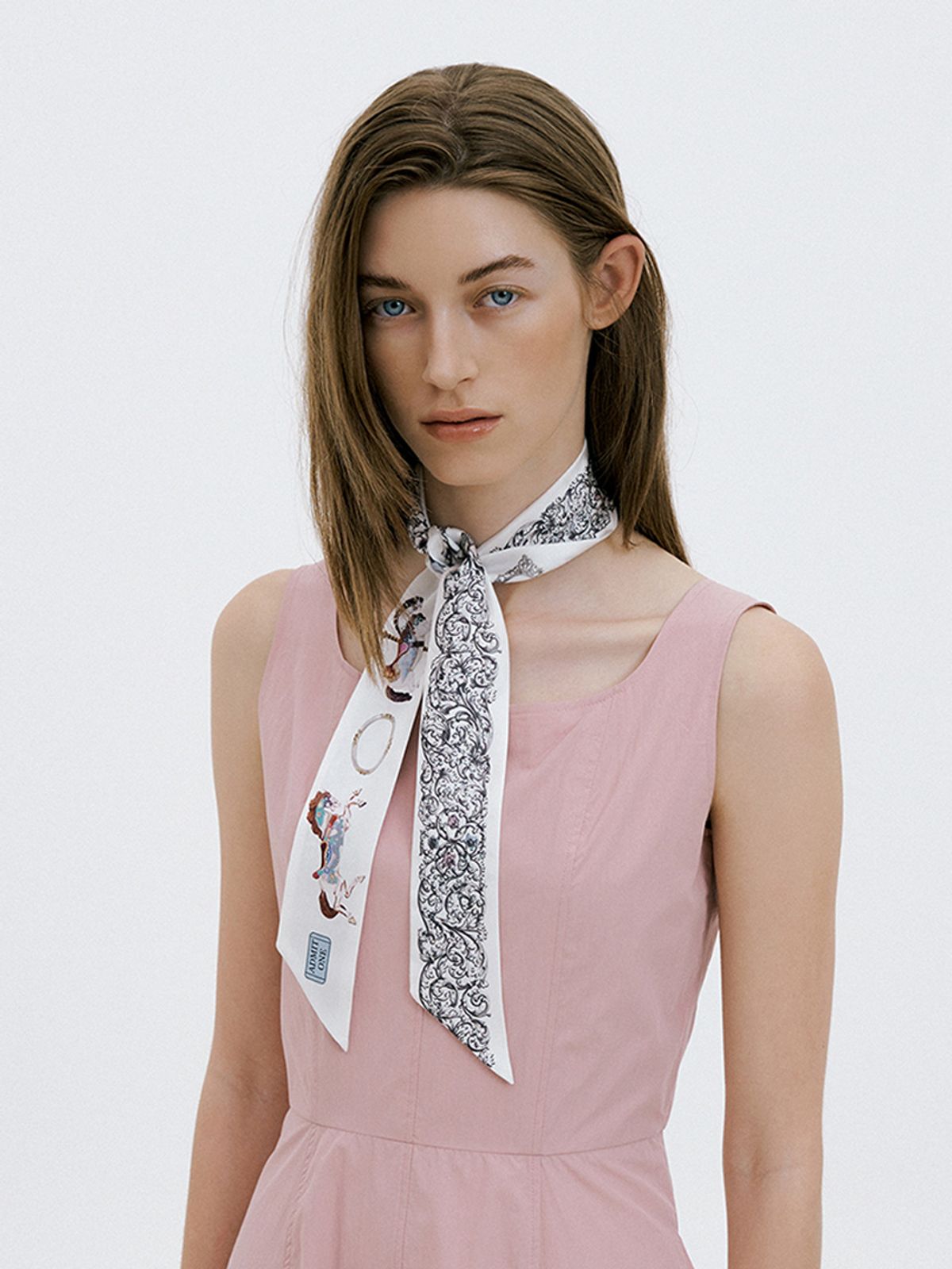벤앤쿠(VENANDQU) Merry-go-round-Cream Long Twilly Silk Scarf