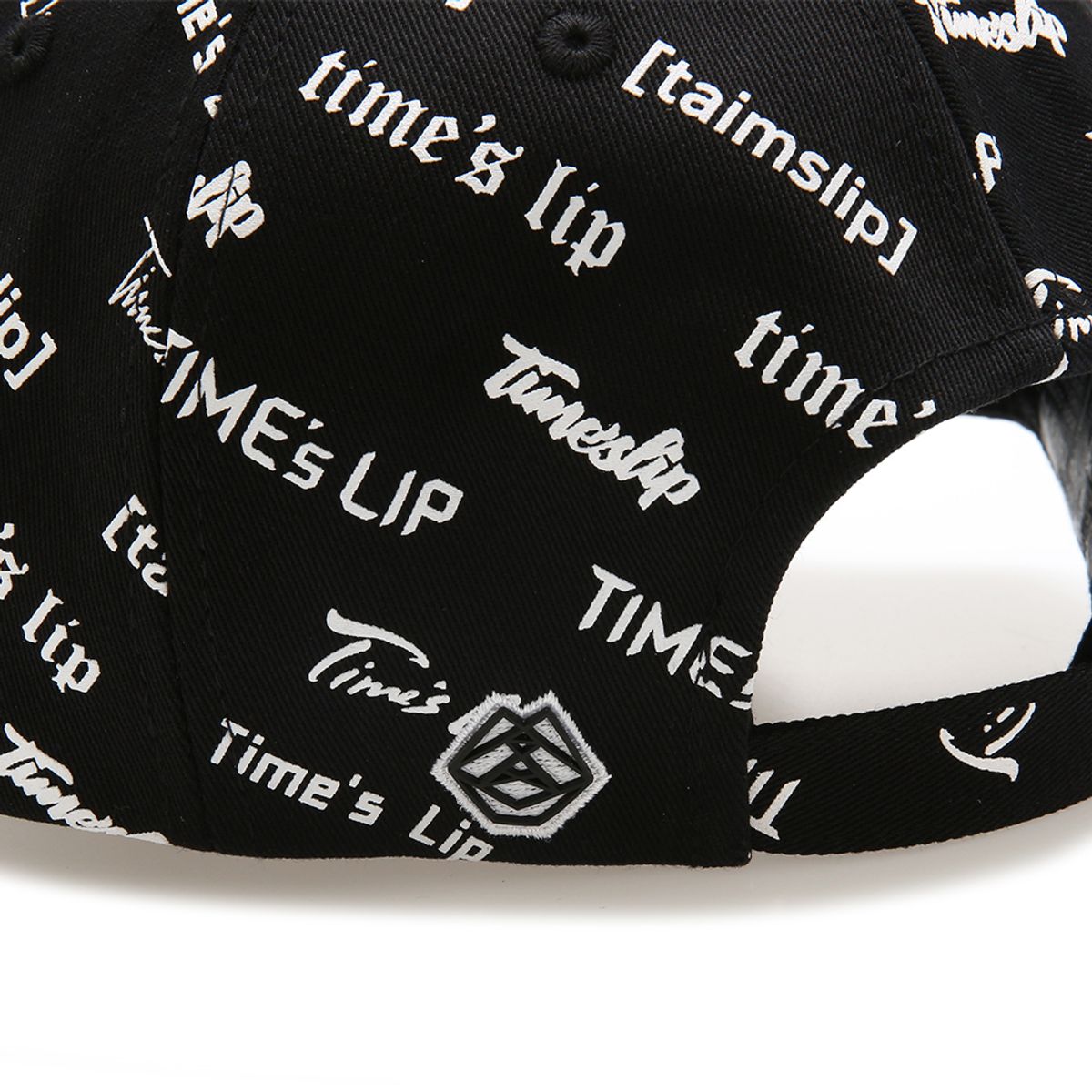 타임슬립(TIME SLIP) 로고 플레이 볼캡 블랙 화이트_TBC07432