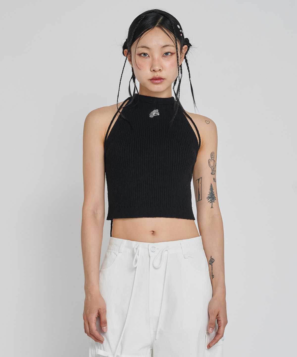 언유주얼 노말(UNUSUALNORMAL) BOOKLE HALTER KNIT TOP_BLACK