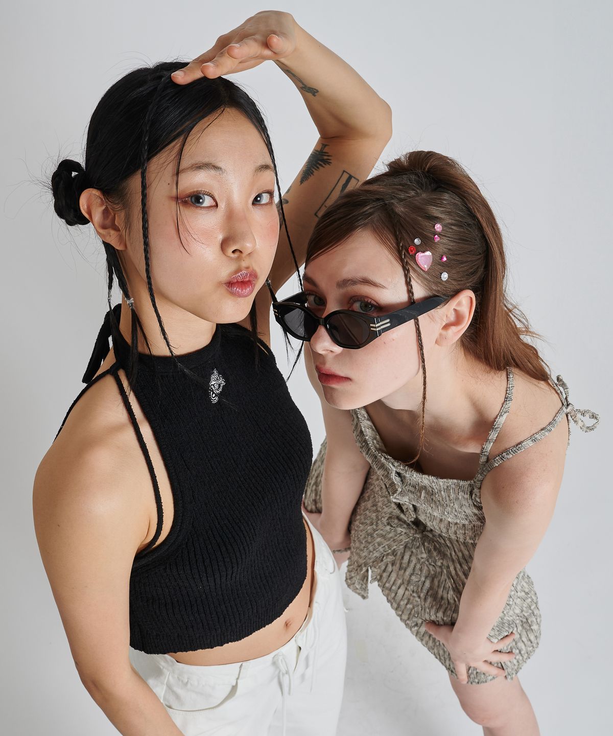 언유주얼 노말(UNUSUALNORMAL) BOOKLE HALTER KNIT TOP_BLACK
