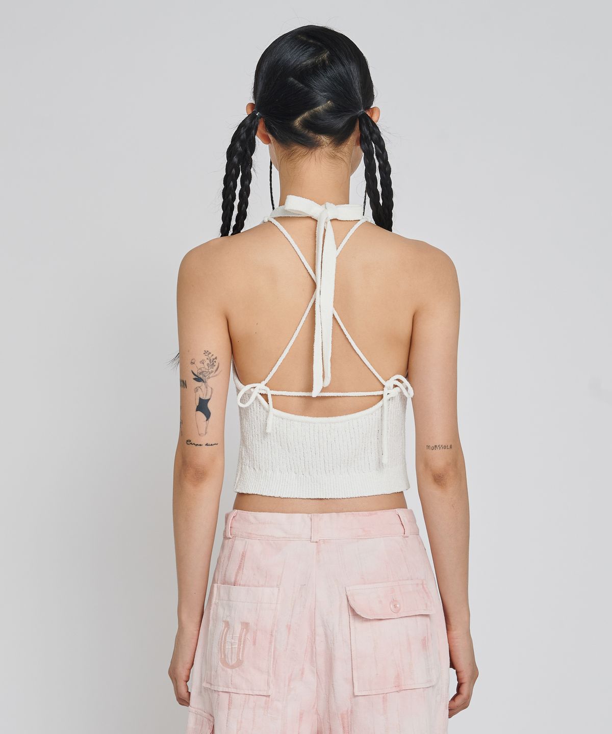 언유주얼 노말(UNUSUALNORMAL) BOOKLE HALTER KNIT TOP_IVORY