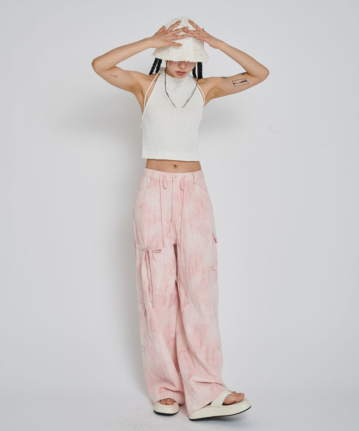 언유주얼 노말(UNUSUALNORMAL) BOOKLE HALTER KNIT TOP_IVORY