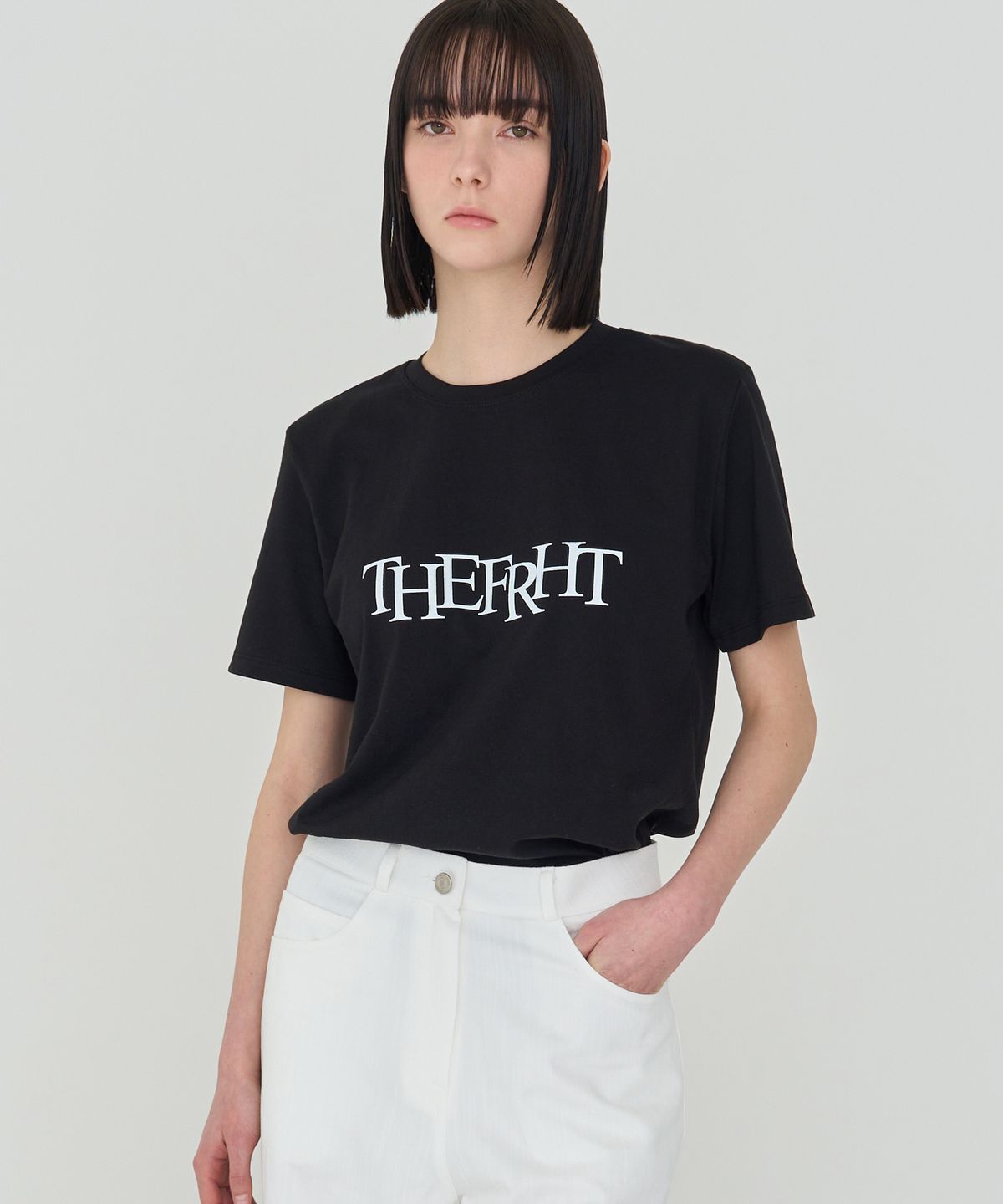 프라이하잇(THEFRHT) 클래식 로고 티셔츠 (블랙)