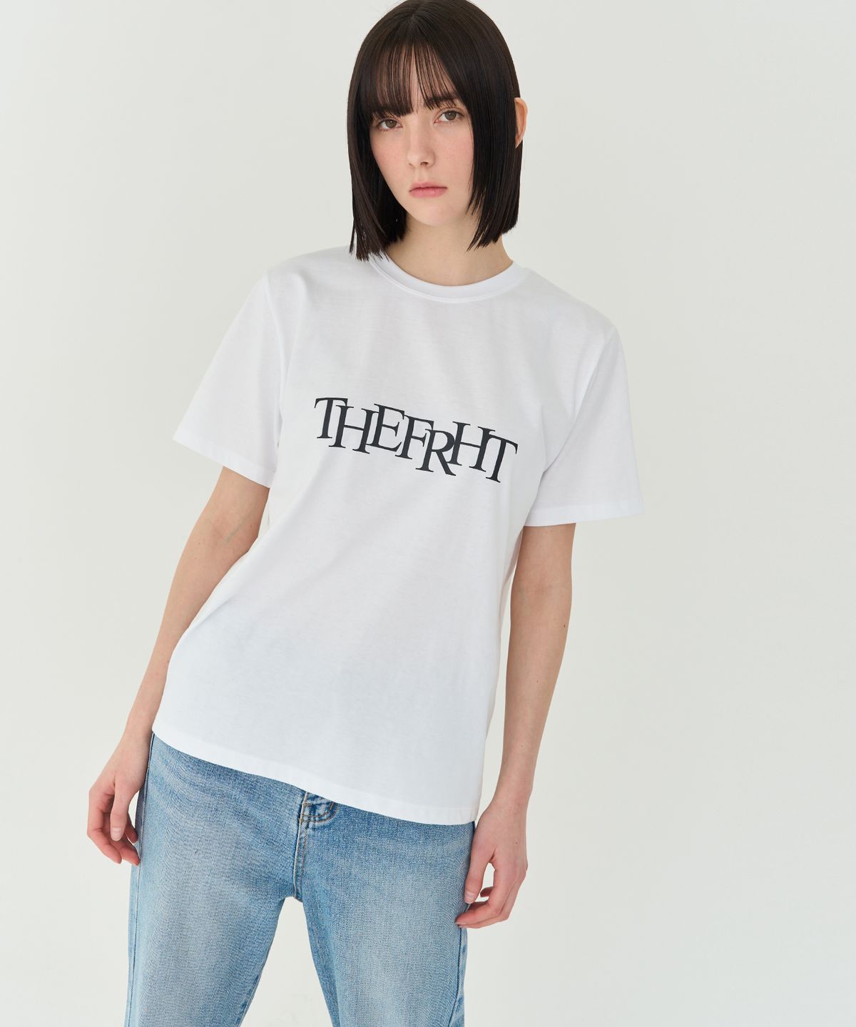프라이하잇(THEFRHT) 클래식 로고 티셔츠 (화이트)