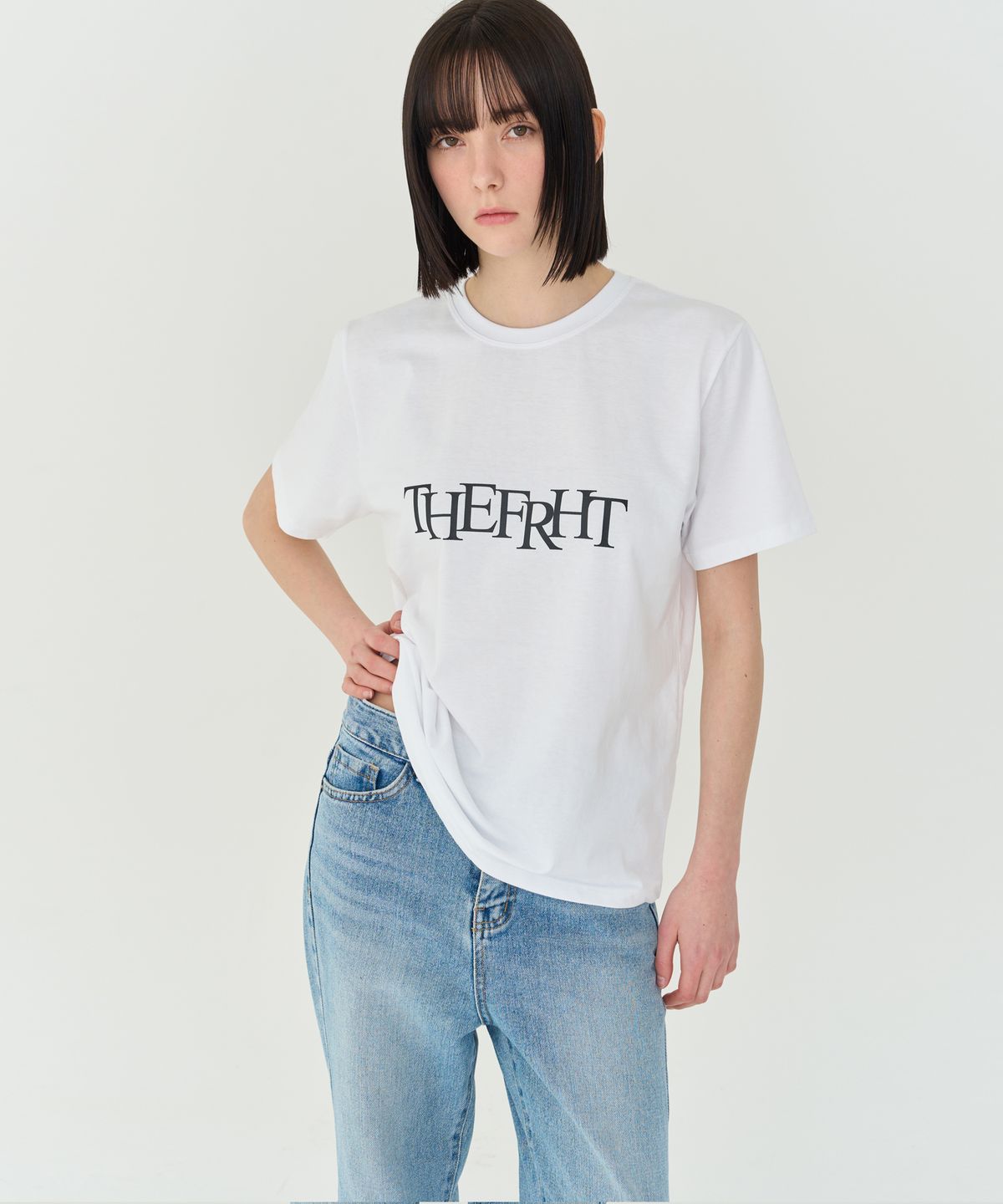 프라이하잇(THEFRHT) 클래식 로고 티셔츠 (화이트)