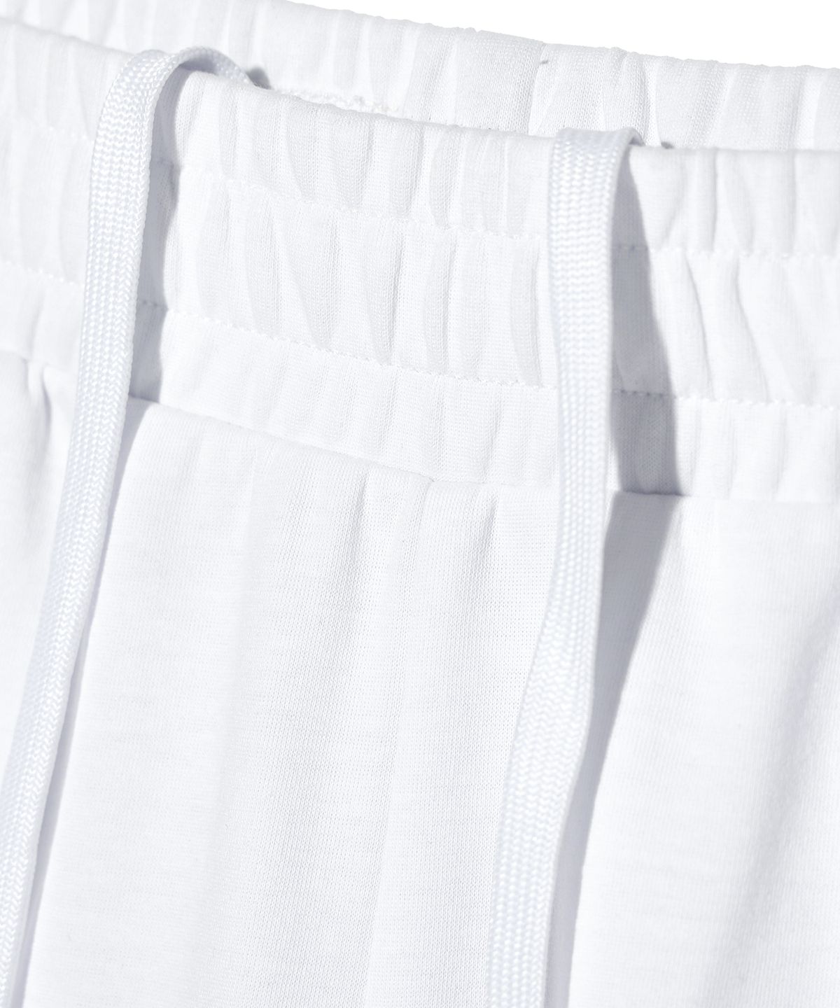 벙커버스터(BUNKERBUSTER) 디렉션 클럽 로고 스웨트 쇼츠 WHITE (MO7PU489-002)