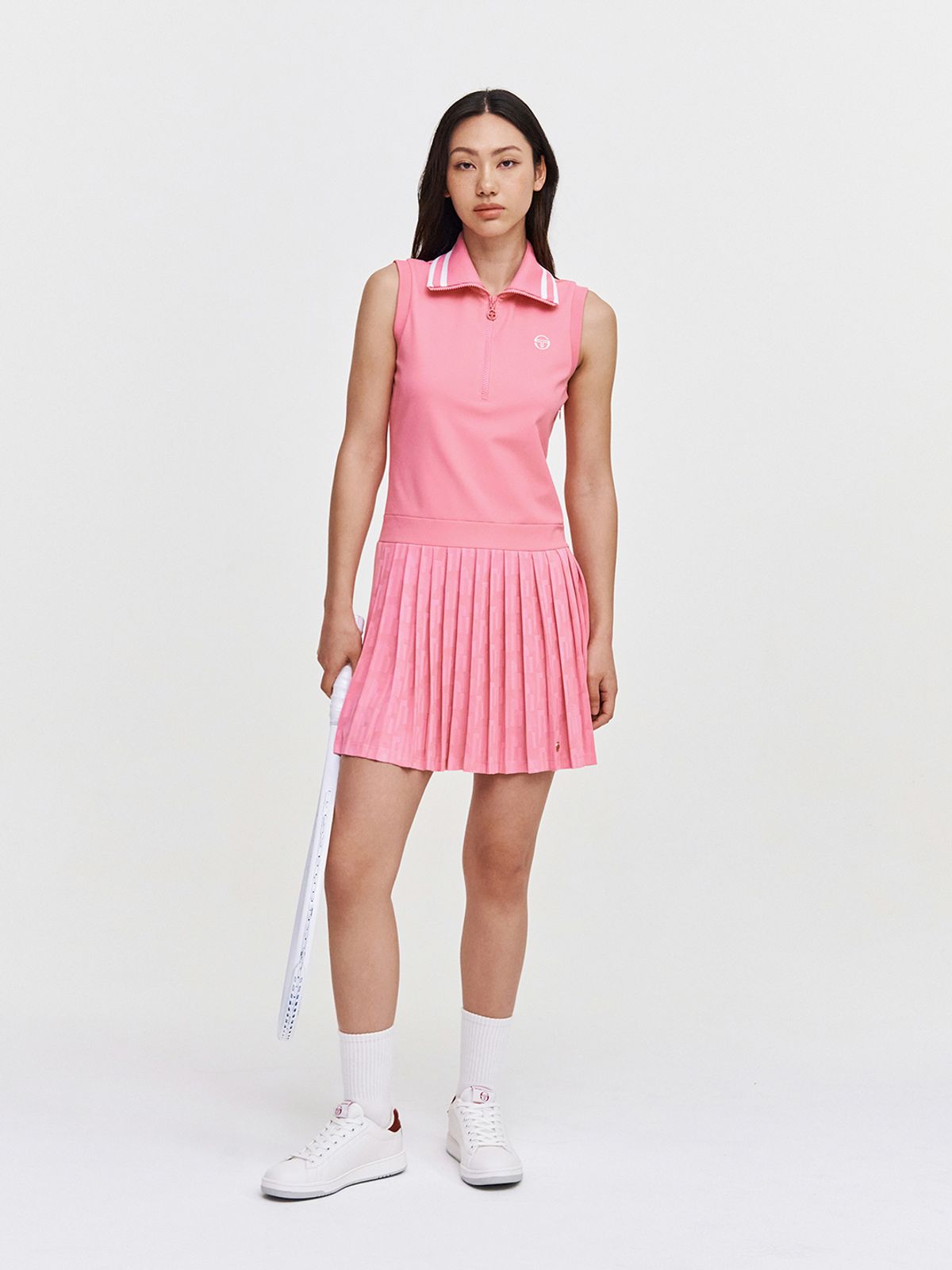 세르지오 타키니(SERGIO TACCHINI) W 리조트 하프집 패턴 플리츠 슬리브리스 드레스 (Pink)