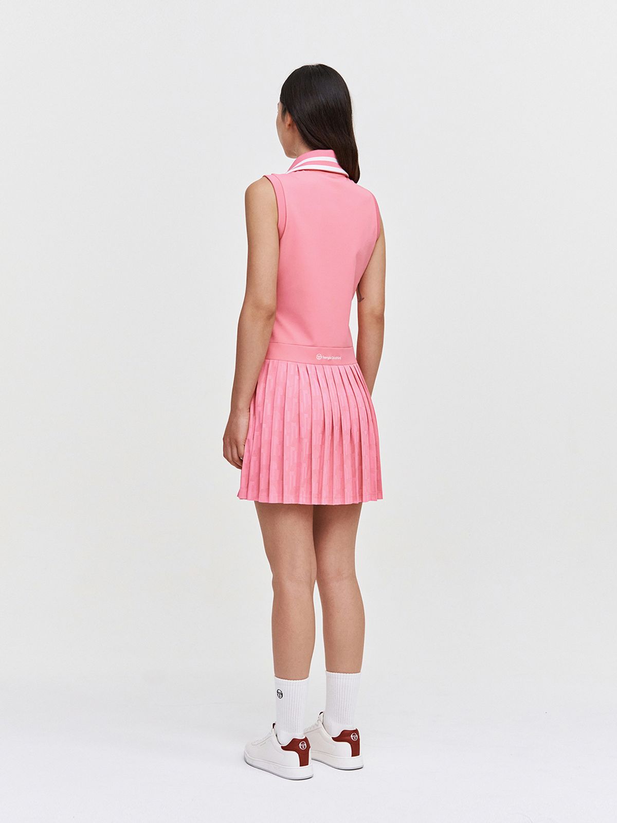 세르지오 타키니(SERGIO TACCHINI) W 리조트 하프집 패턴 플리츠 슬리브리스 드레스 (Pink)