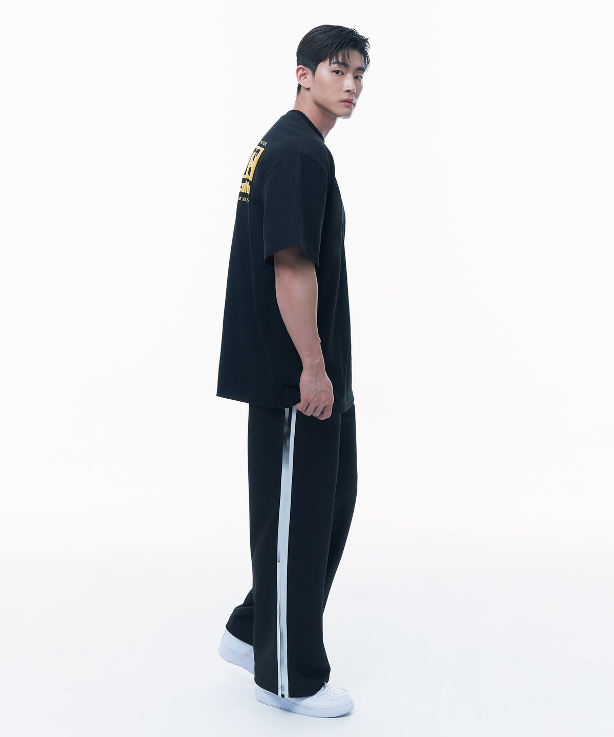 본투윈(BORN TO WIN) B SPORTS T-SHIRTS [BLACK]