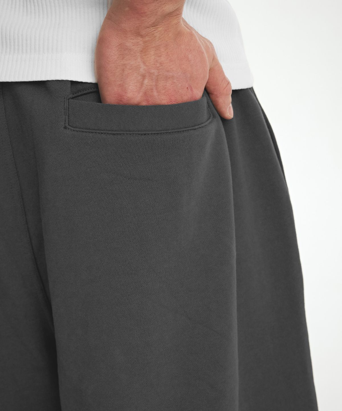 본투윈(BORN TO WIN) STROKE B HALF PANTS_LONG VER [CHARCOAL]