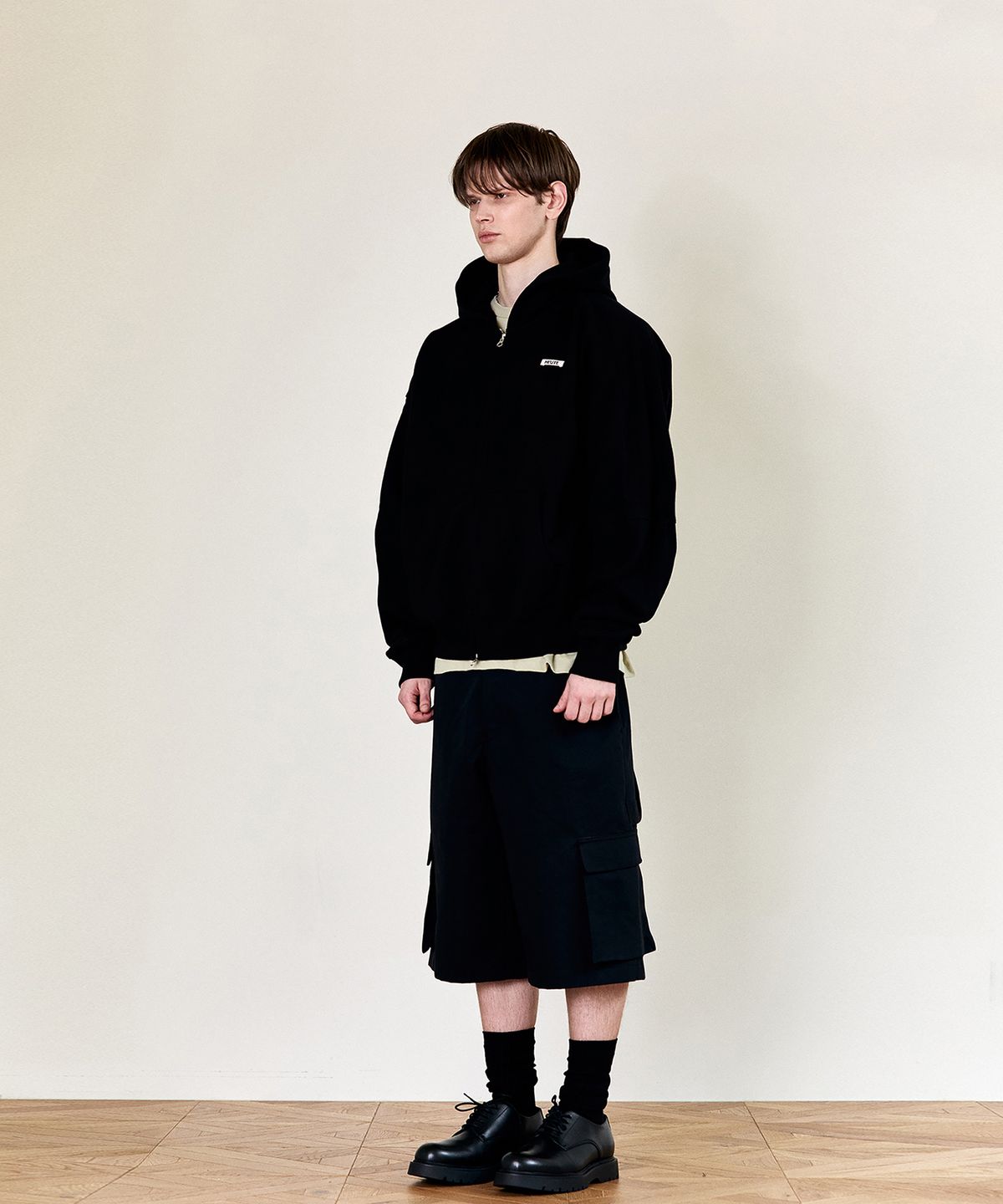 호이테(HEUTE) HET STRAP COTTON CARGO SHORTS (BLACK)