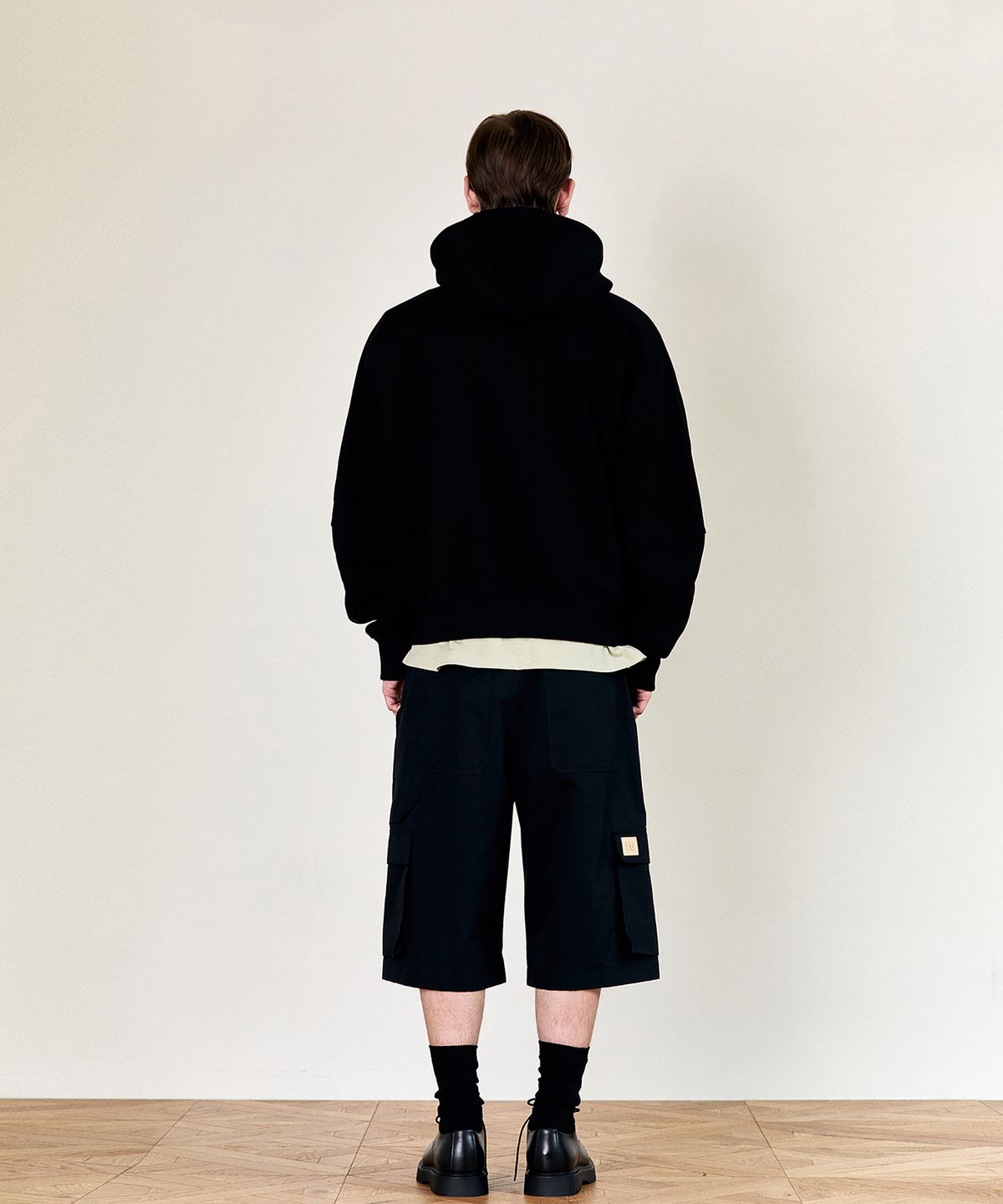 호이테(HEUTE) HET STRAP COTTON CARGO SHORTS (BLACK)