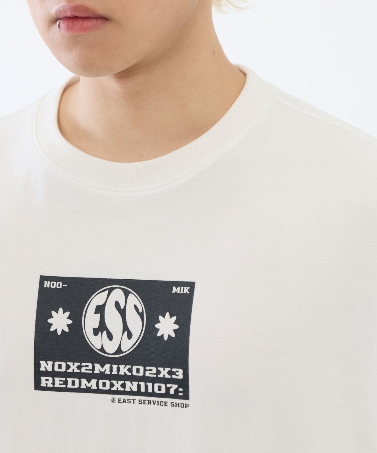 이스트서비스샵(eastserviceshop) Noomik Half T - Off White