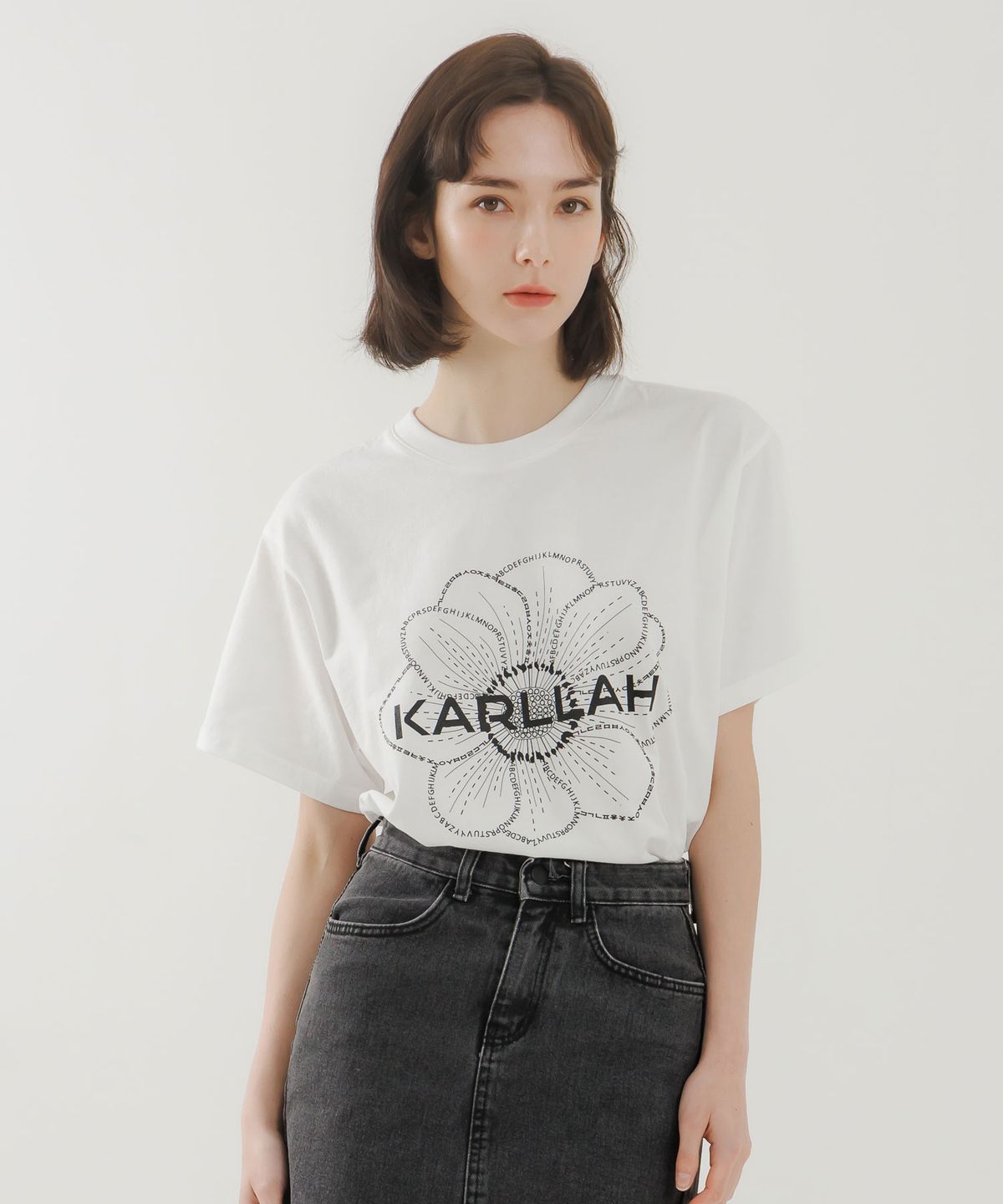 칼라(KARLLAH) 아네모네 프린트 반팔 티셔츠-화이트