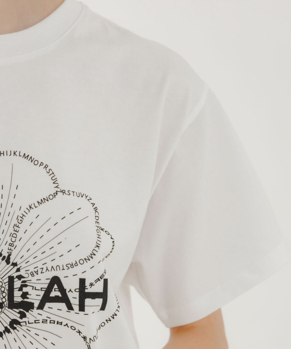 칼라(KARLLAH) 아네모네 프린트 반팔 티셔츠-화이트